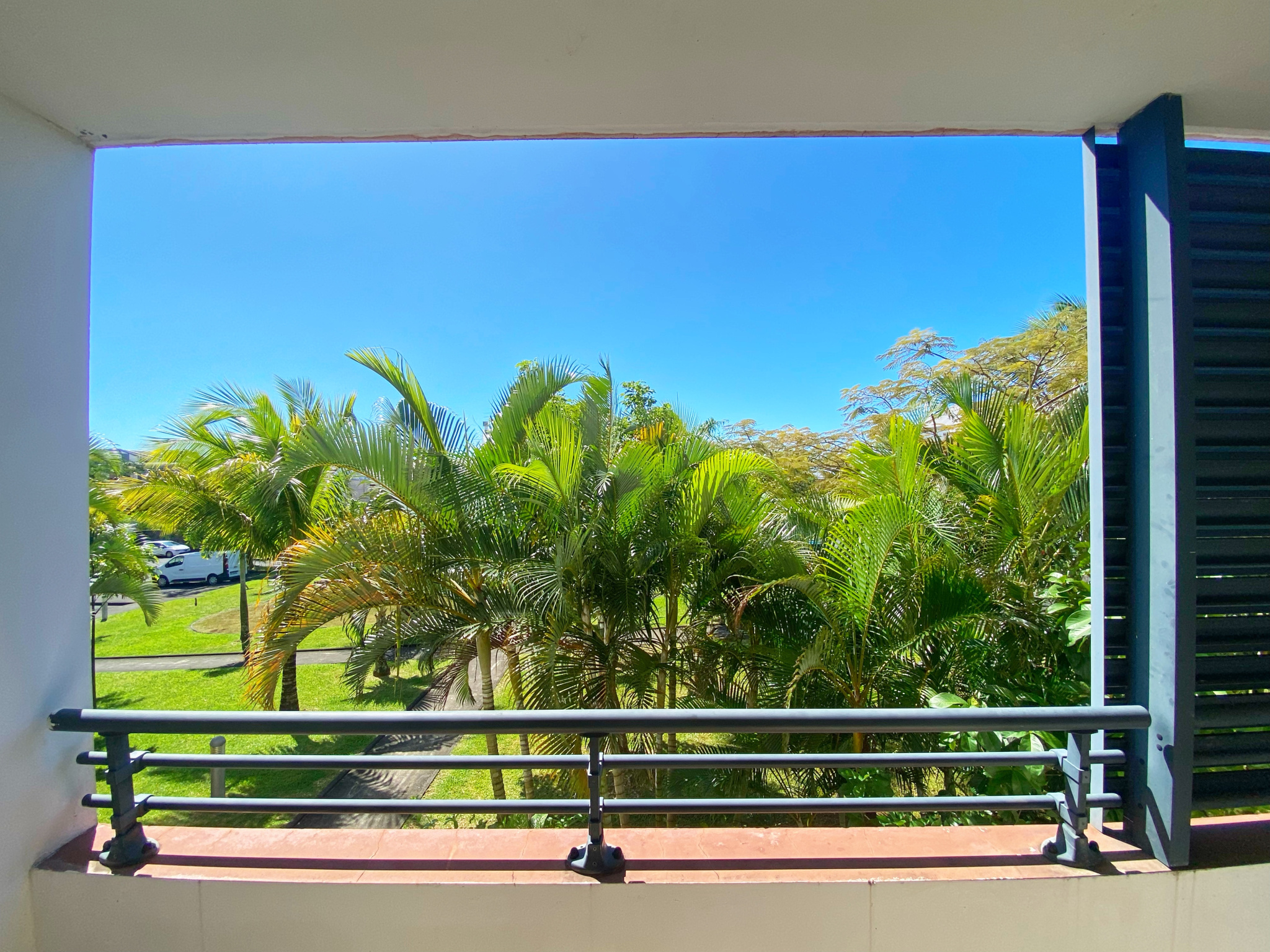 Joli T2 loué nu 56m2 habitables + 10m2 de varangue + parking