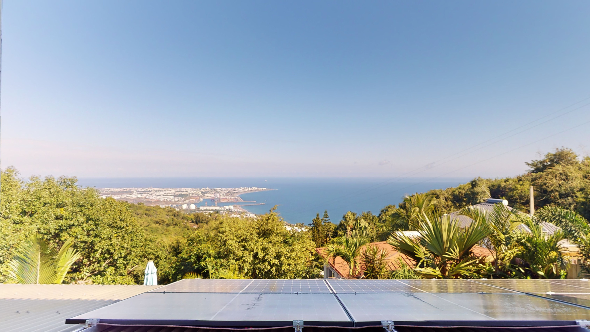 VILLA COUP DE COEUR AVEC PISCINE ET VUE MER - LA POSSESSION (Quartier Ravine à malheur)
