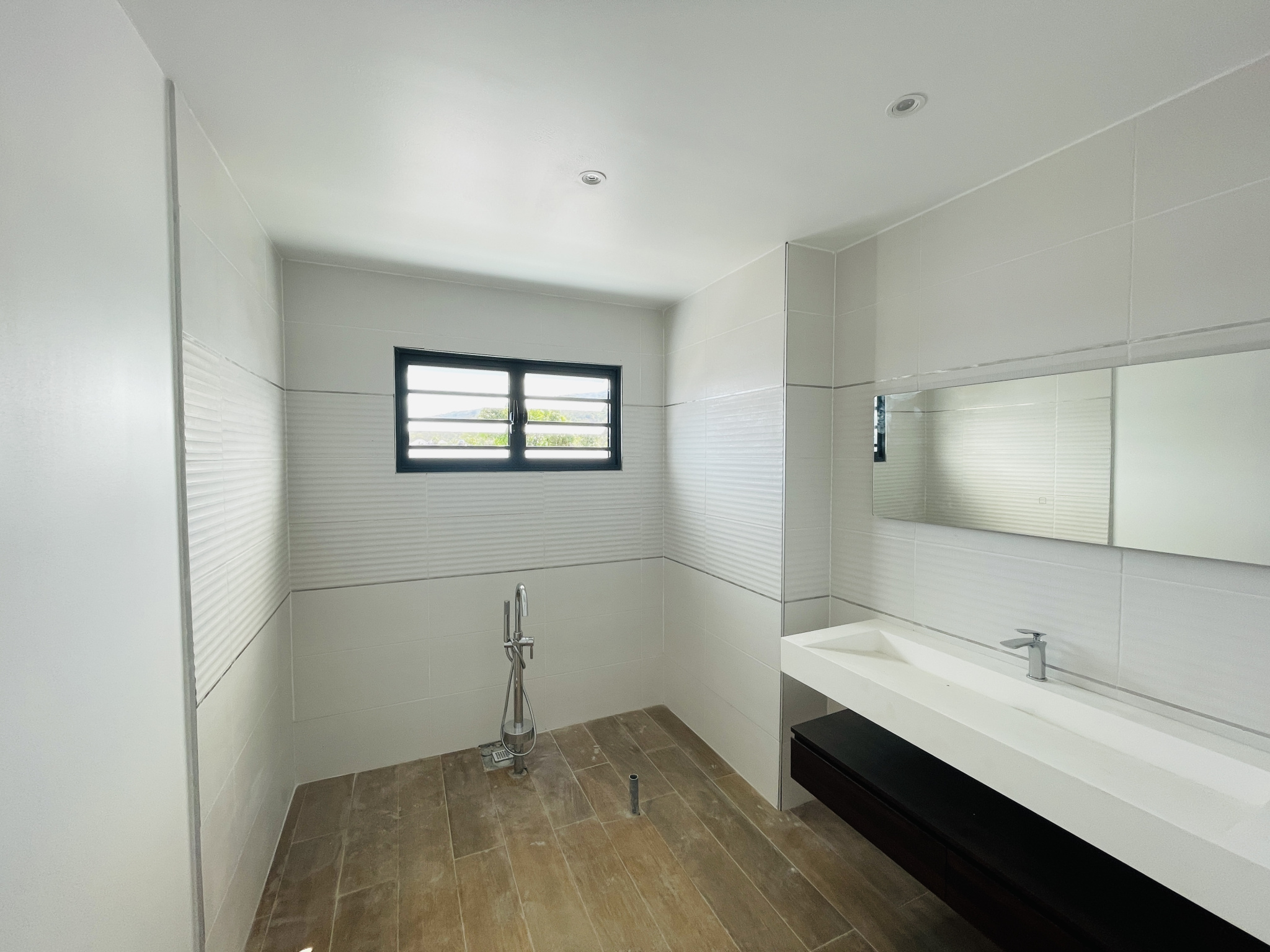 VILLA D'ARCHITECTE NEUVE AVEC VUE MER ET PISCINE SECTEUR BOEUF MORT