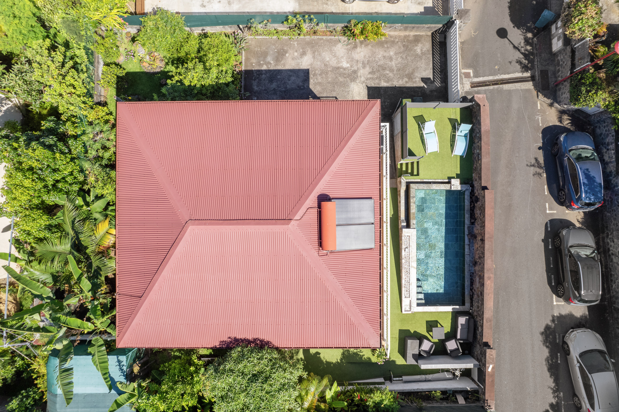 VILLA VUE MER ET PISCINE EN PIERRE NATURELLE A LA POSSESSION