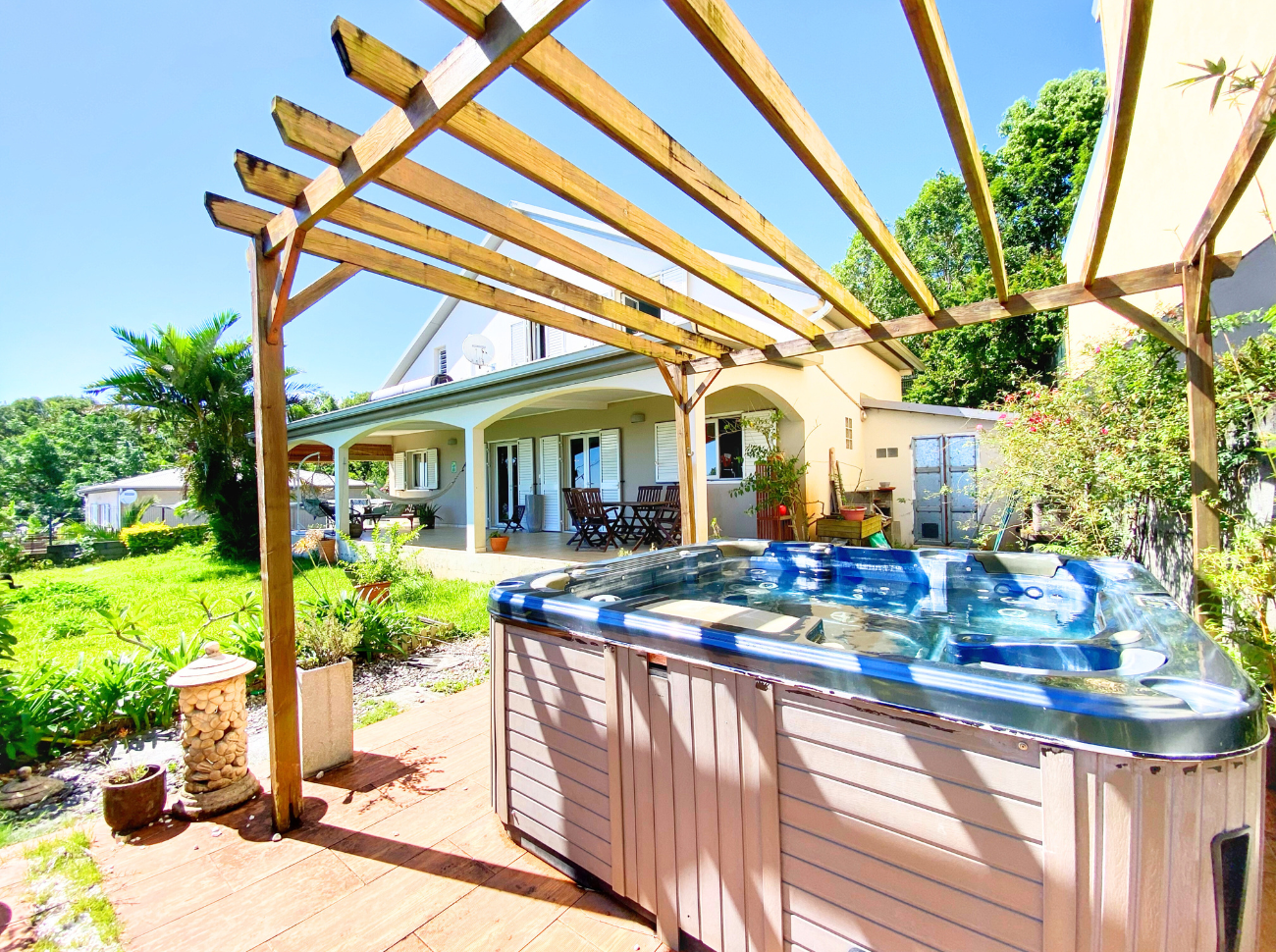 Maison F4/5 3 chambres avec jaccuzi 170m2 utiles 500m2 de terrain VUE MER