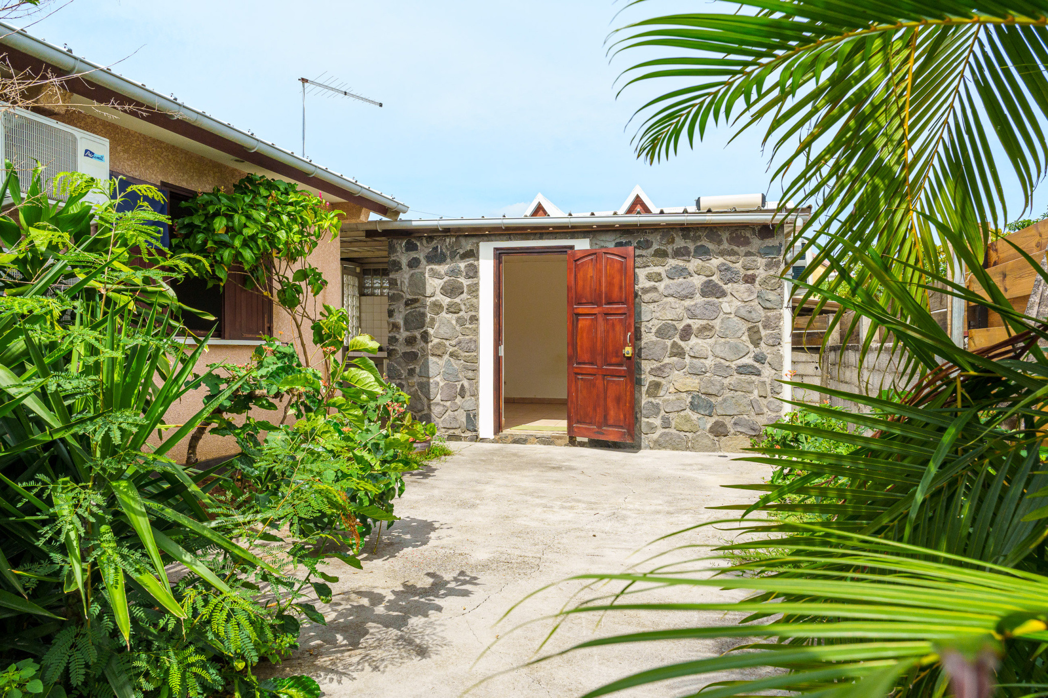 NOUVEAUTE A SAISIR A LA POSSESSION