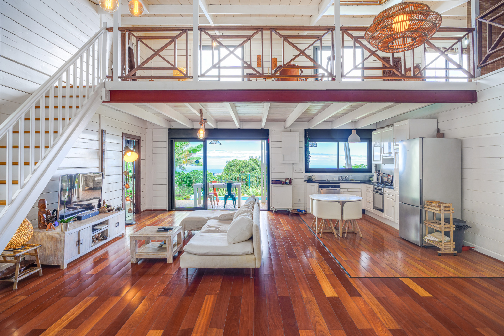 EN EXCLUSIVITE MAGNIFIQUE VILLA VUE MER ET PISCINE CHAUFFEE SECTEUR LA POSSESSION