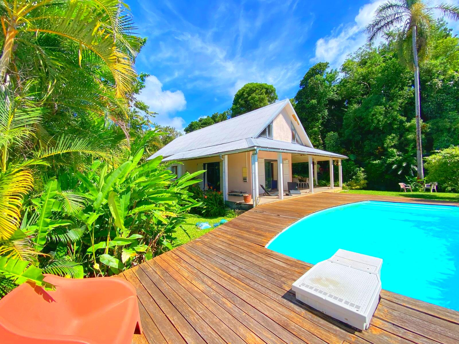 Villa T5 - Piscine - 1 150 m2 de terrain - 130m2 habitables - Coup de coeur