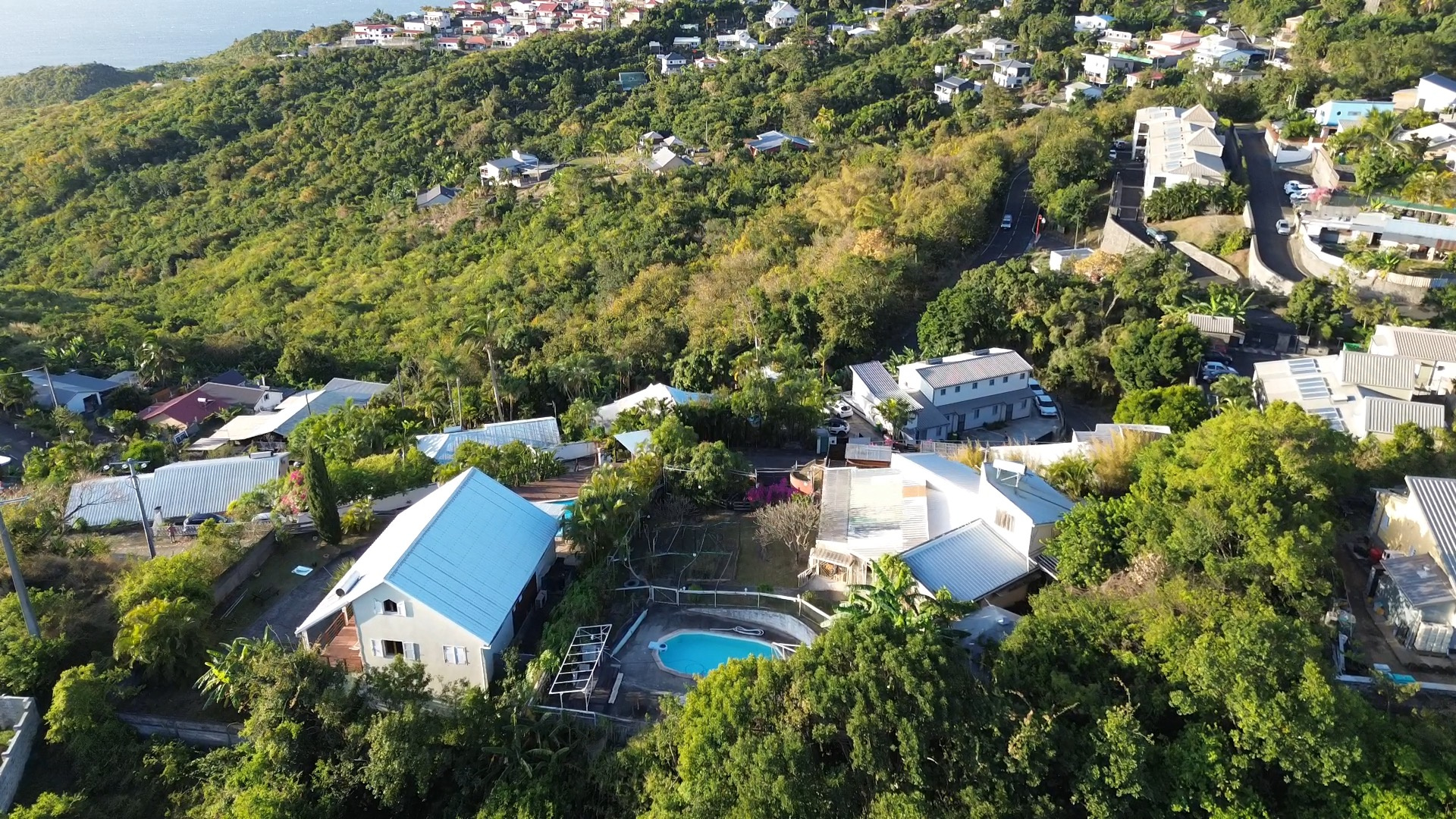 EXCLUSIVITE MAISON T4 AVEC PISCINE - LA POSSESSION SECTEUR RAVINE A MALHEUR