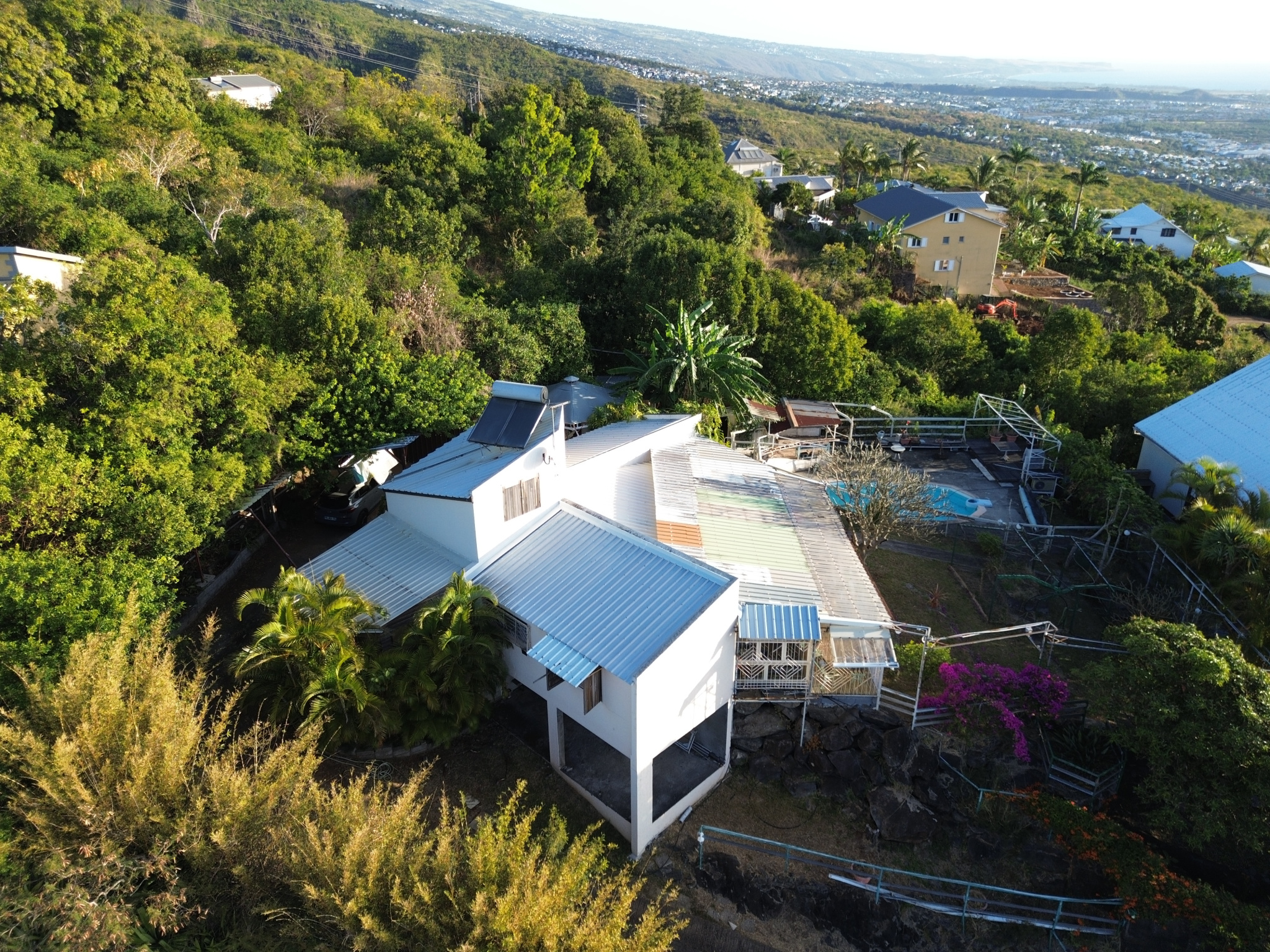 EXCLUSIVITE MAISON T4 AVEC PISCINE - LA POSSESSION SECTEUR RAVINE A MALHEUR