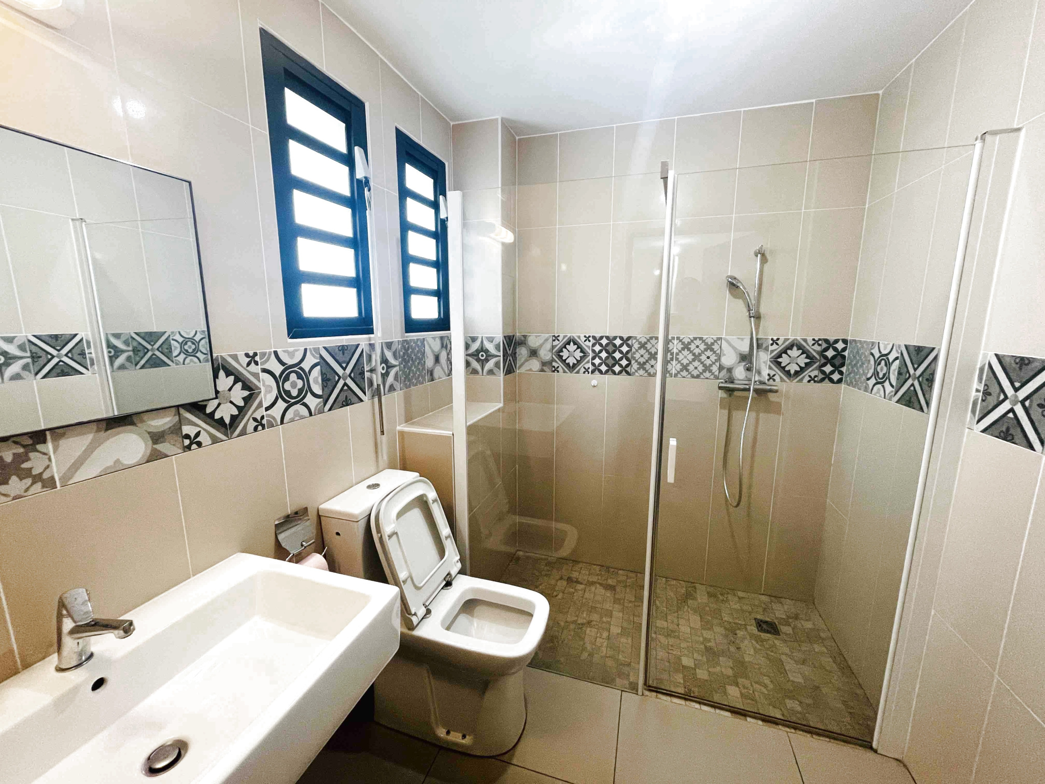 MAISON/APPARTEMENT - CENTRE VILLE SAINT GILLES LES BAINS