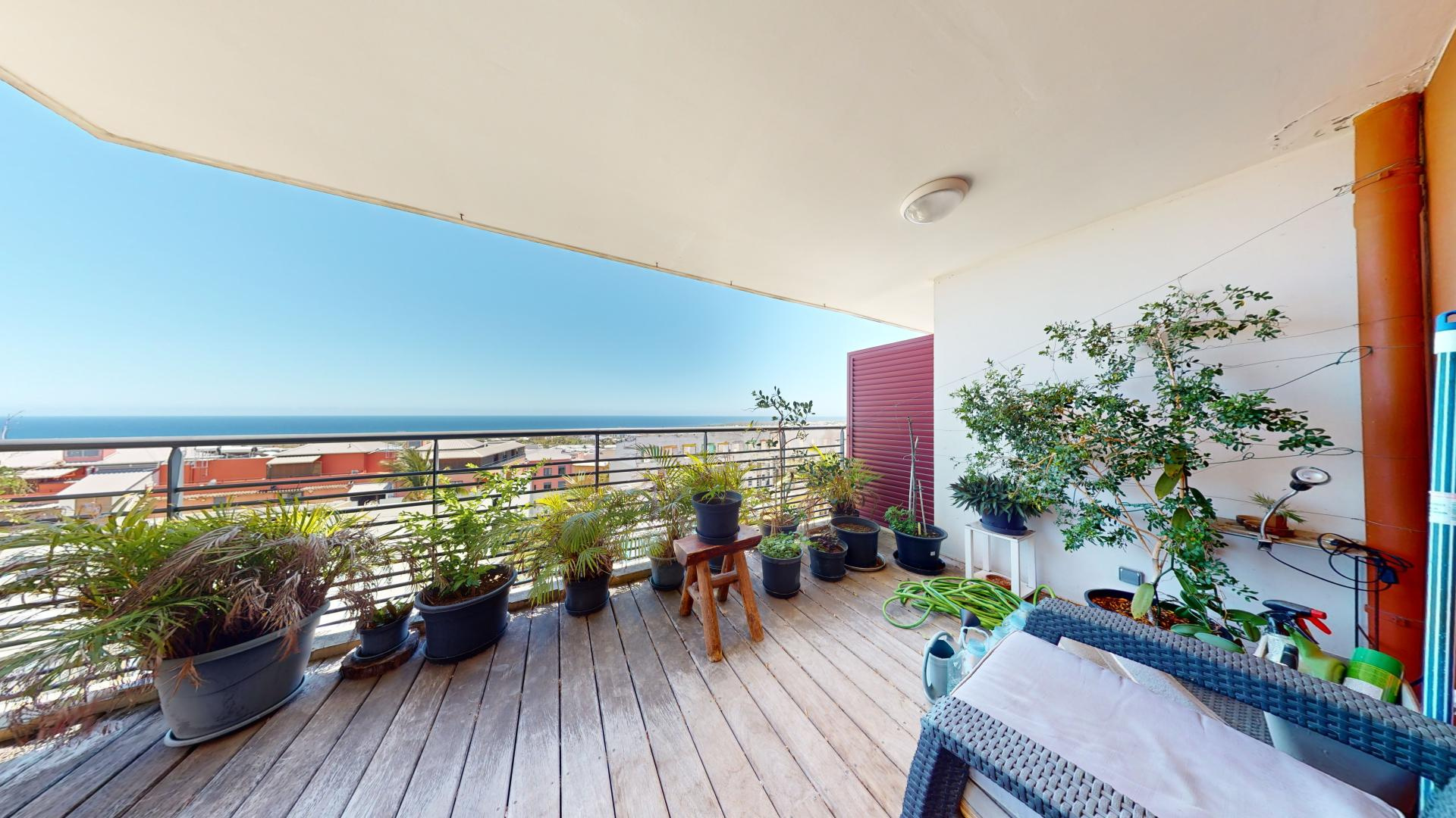 APPARTEMENT T4-5 VUE MER/2 PARKINGS - SAINT DENIS (MONTGAILLARD)