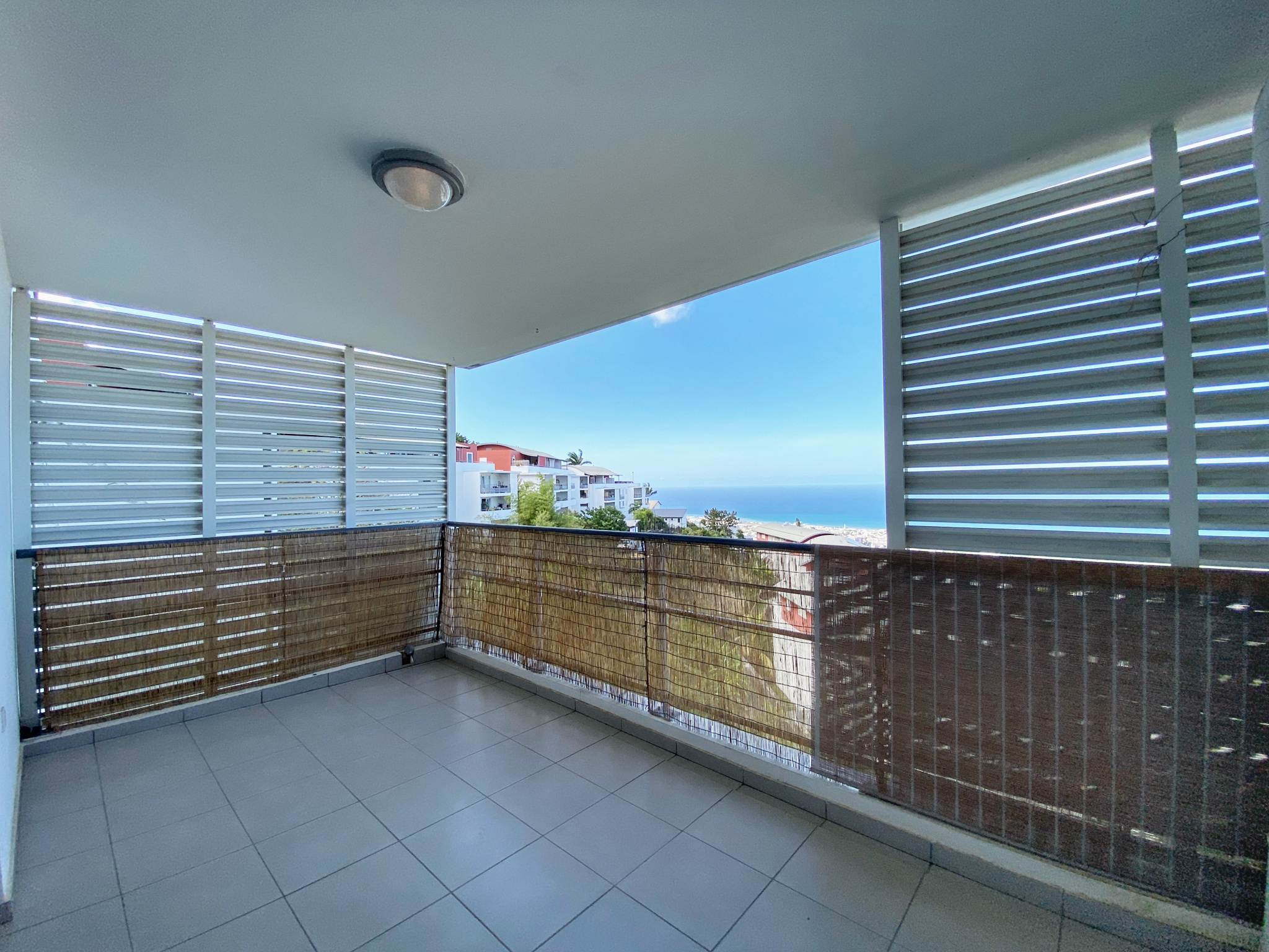 T2 - Vue mer panoramique - Colline des camélias - LIBRE