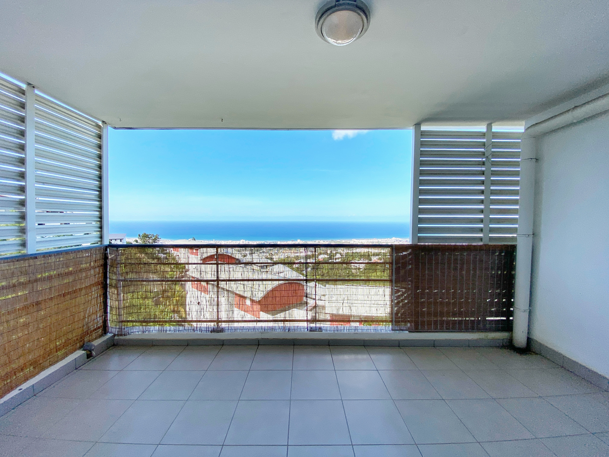 T2 - Vue mer panoramique - Colline des camélias - LIBRE