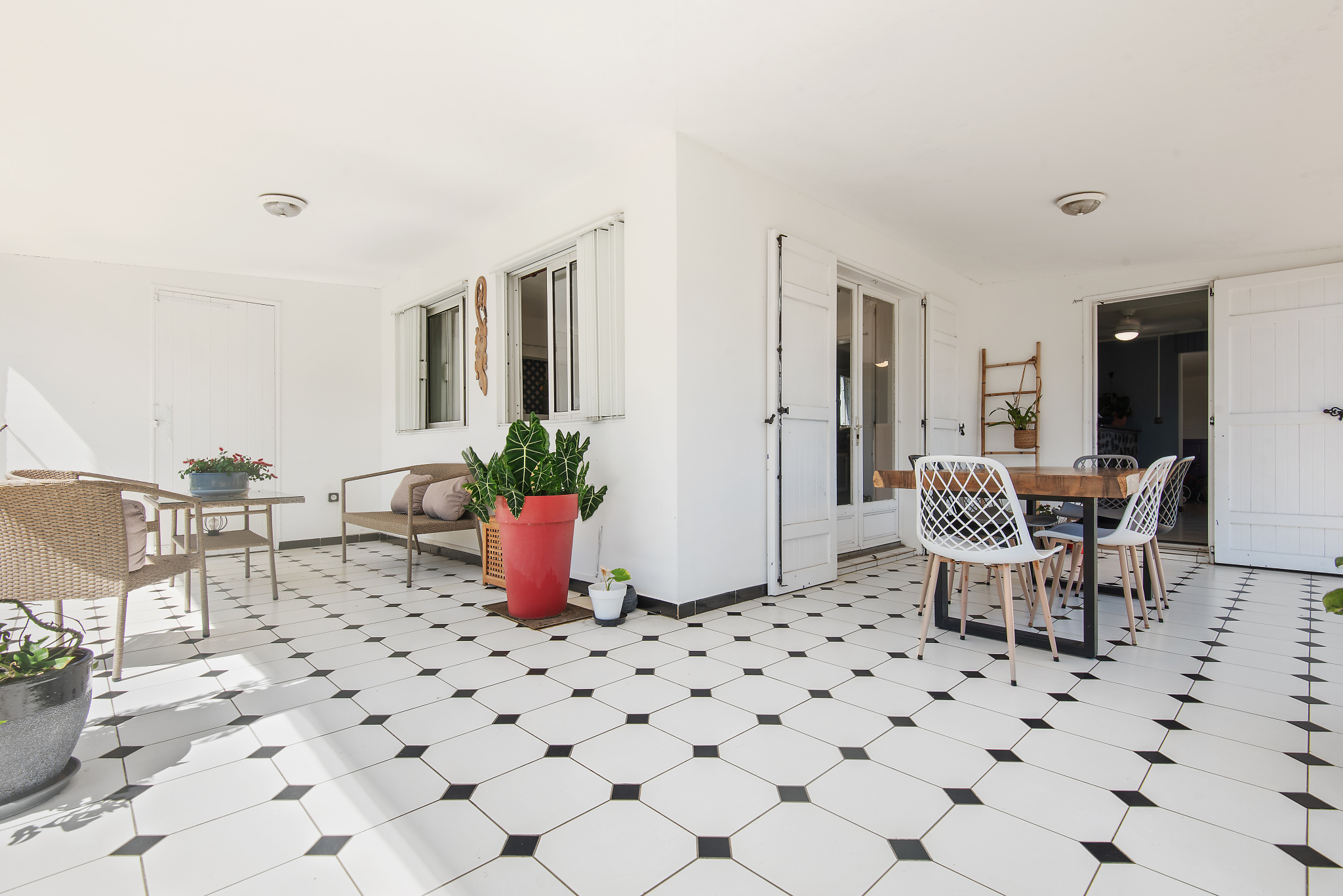 Maison T6 - 170m2 habitables - 600m2 de terrain entièrement plat - SAINTE MARIE (LA CONVENANCE )