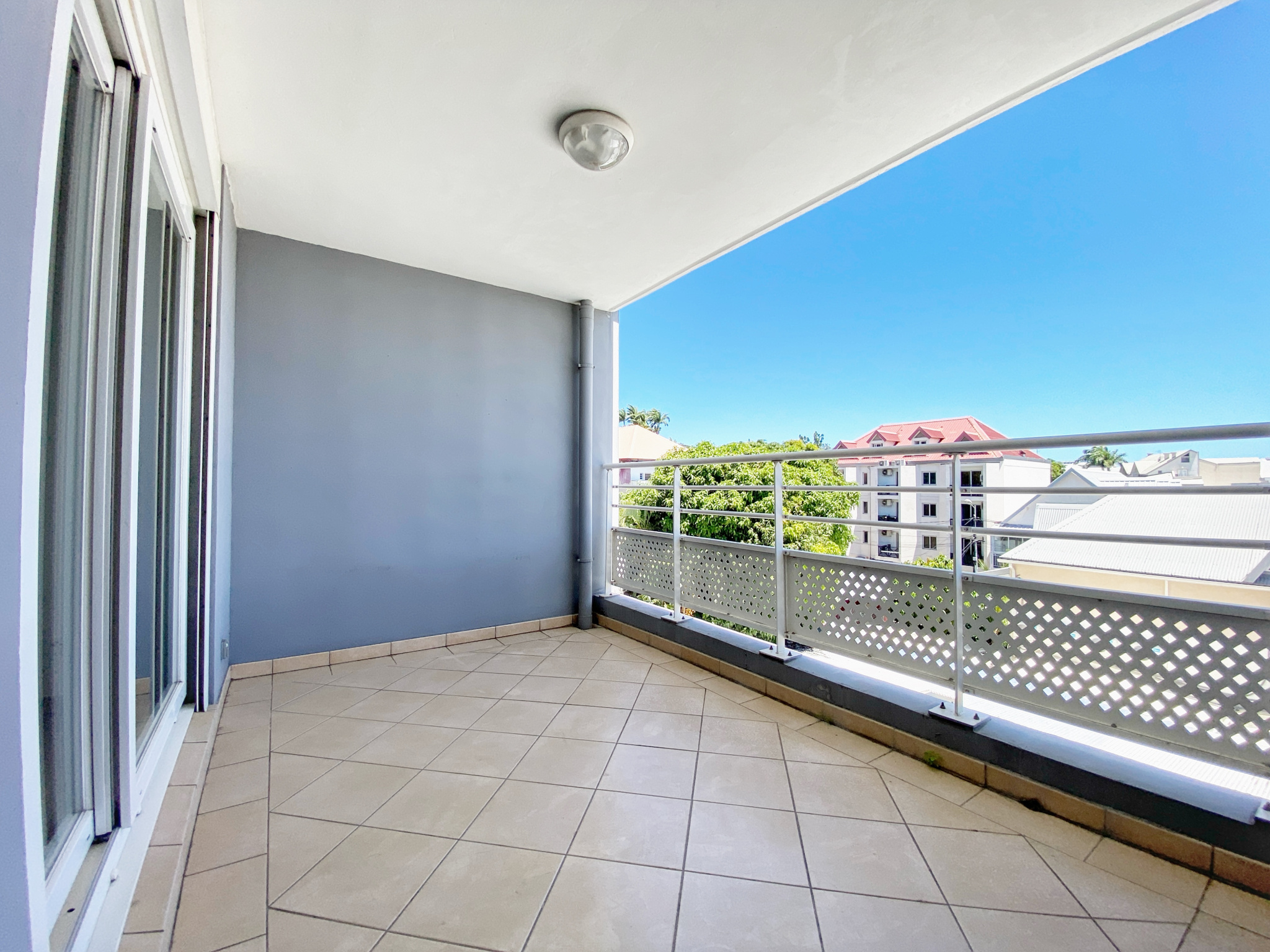 Beau T2 LIBRE - ST DENIS Proche du JARDIN DE L'ETAT