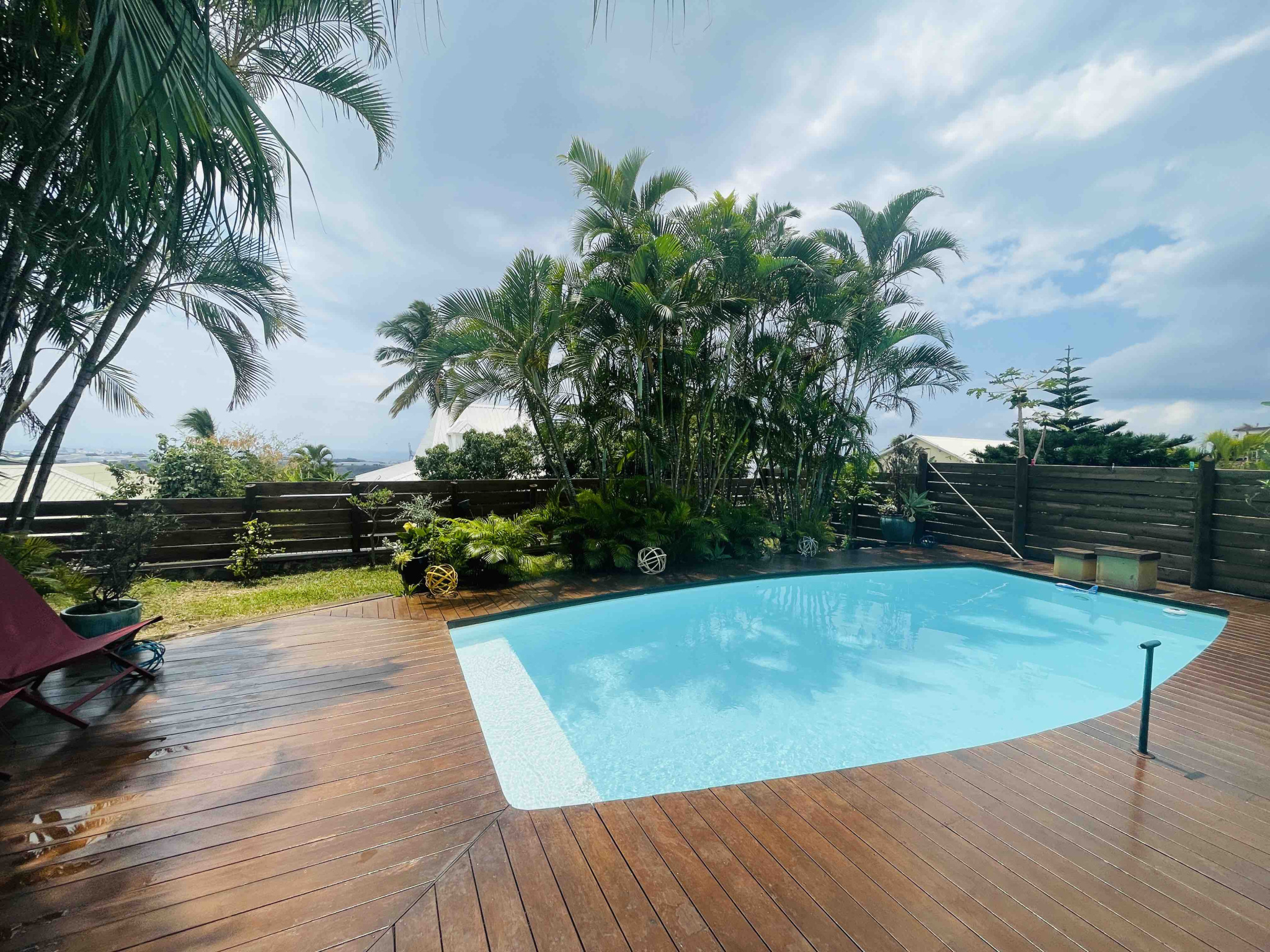 MAGNIFIQUE VILLA T4 AVEC PISCINE ET JACUZZI A LA POSSESSION