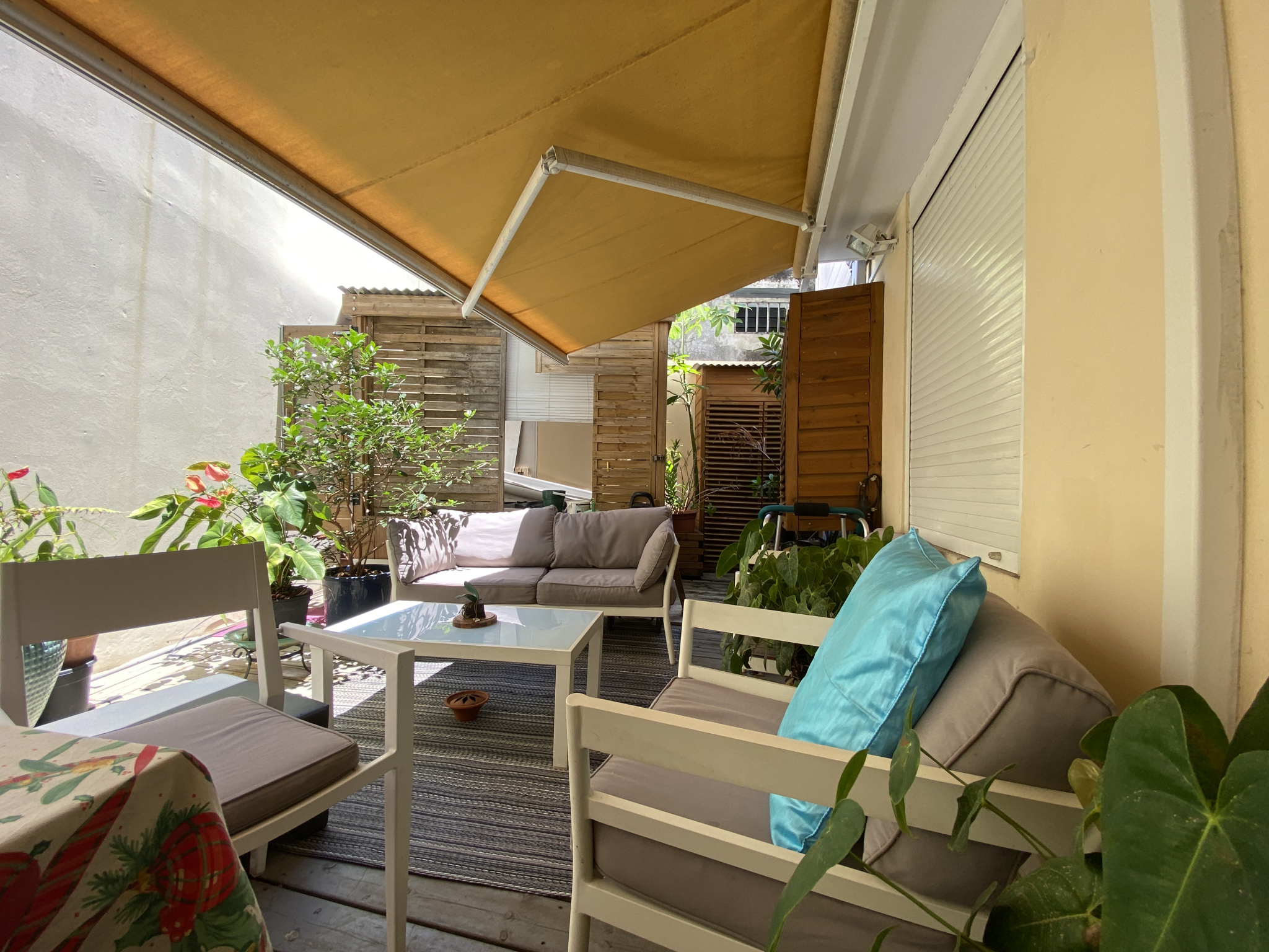 ST DENIS (proche du petit marché) - T4 80m2 AVEC JARDIN