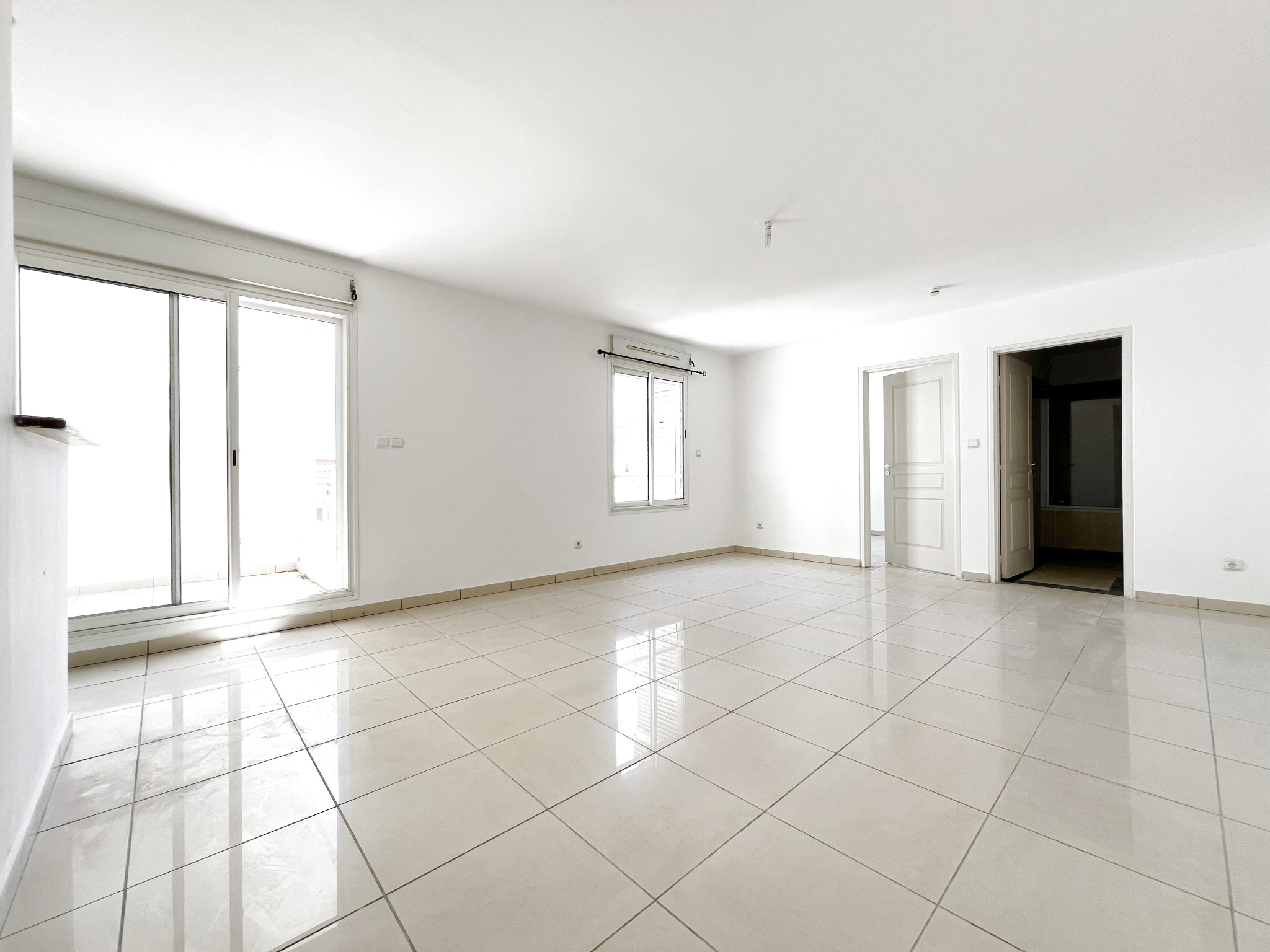 SAINT DENIS (TECHNOPOLE) - Appartement T2 54m2 + varangue