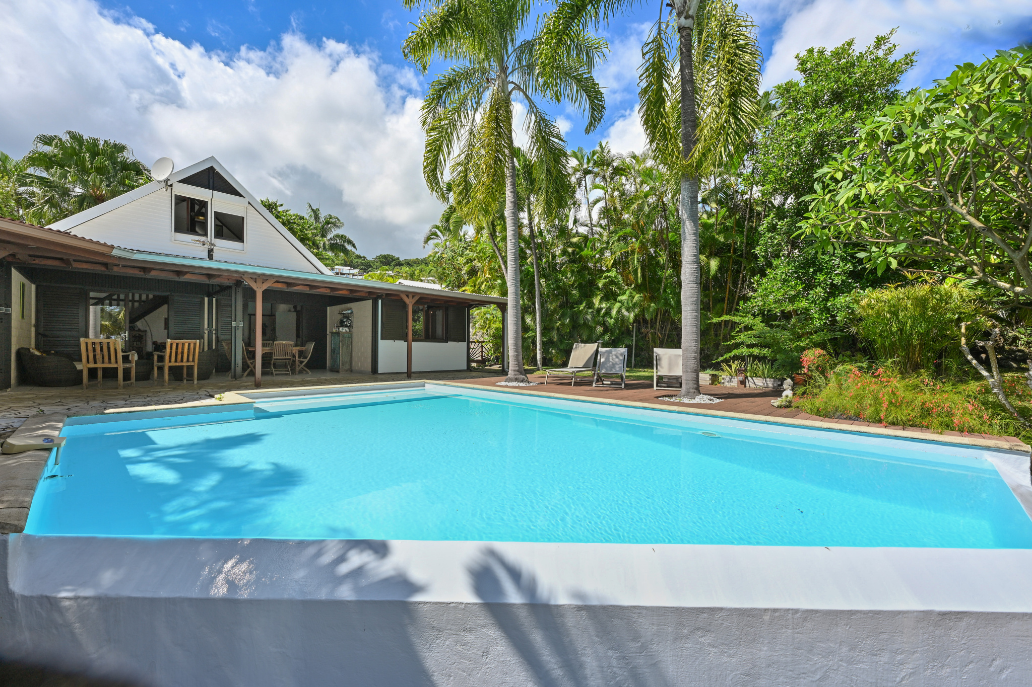 MAISON T5 + DEPENDANCE AVEC PISCINE DEBORDEMENT LA POSSESSION