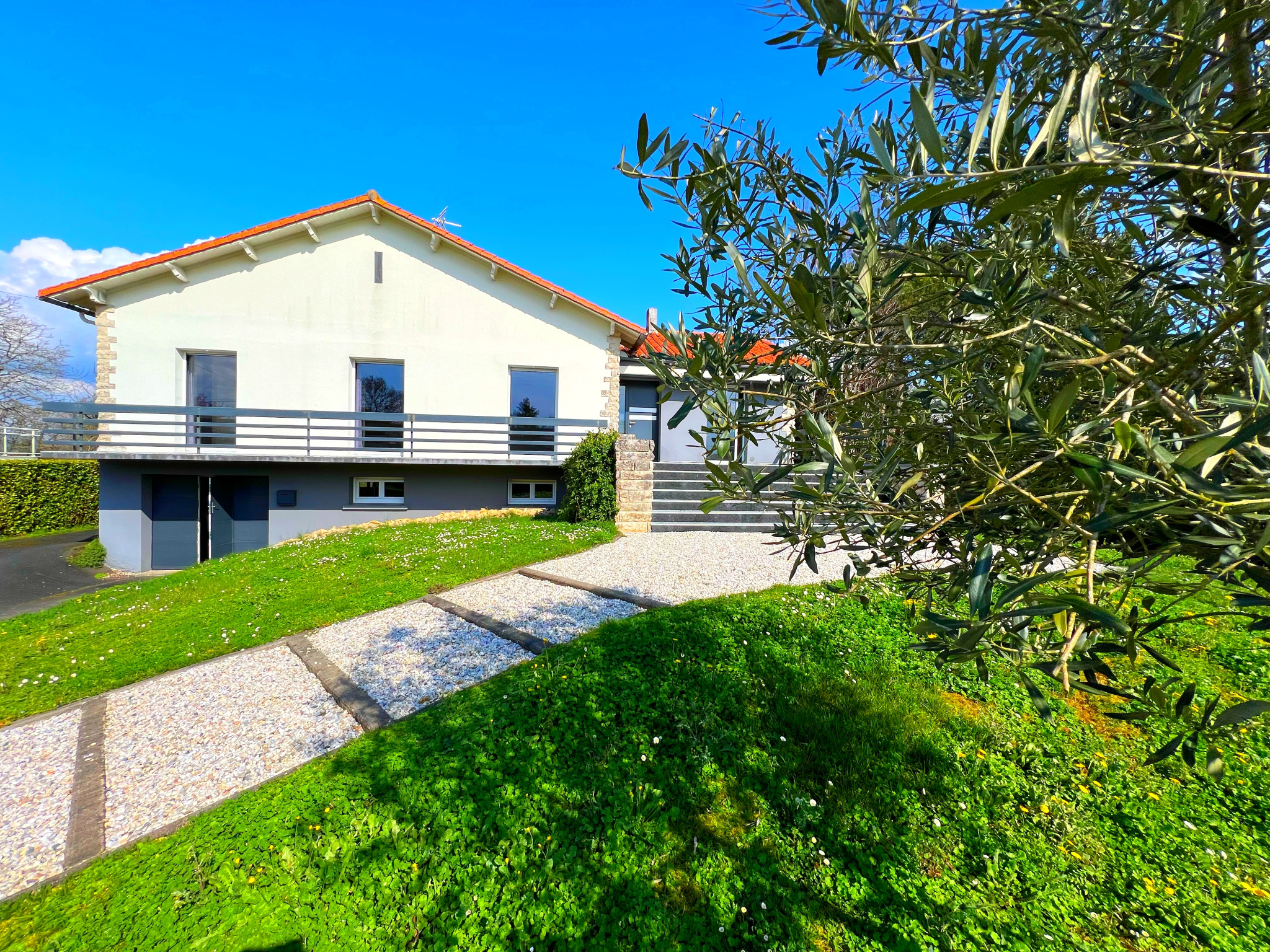 CHAURAY - MAISON F7 208m2 (6 Chambres et sauna )