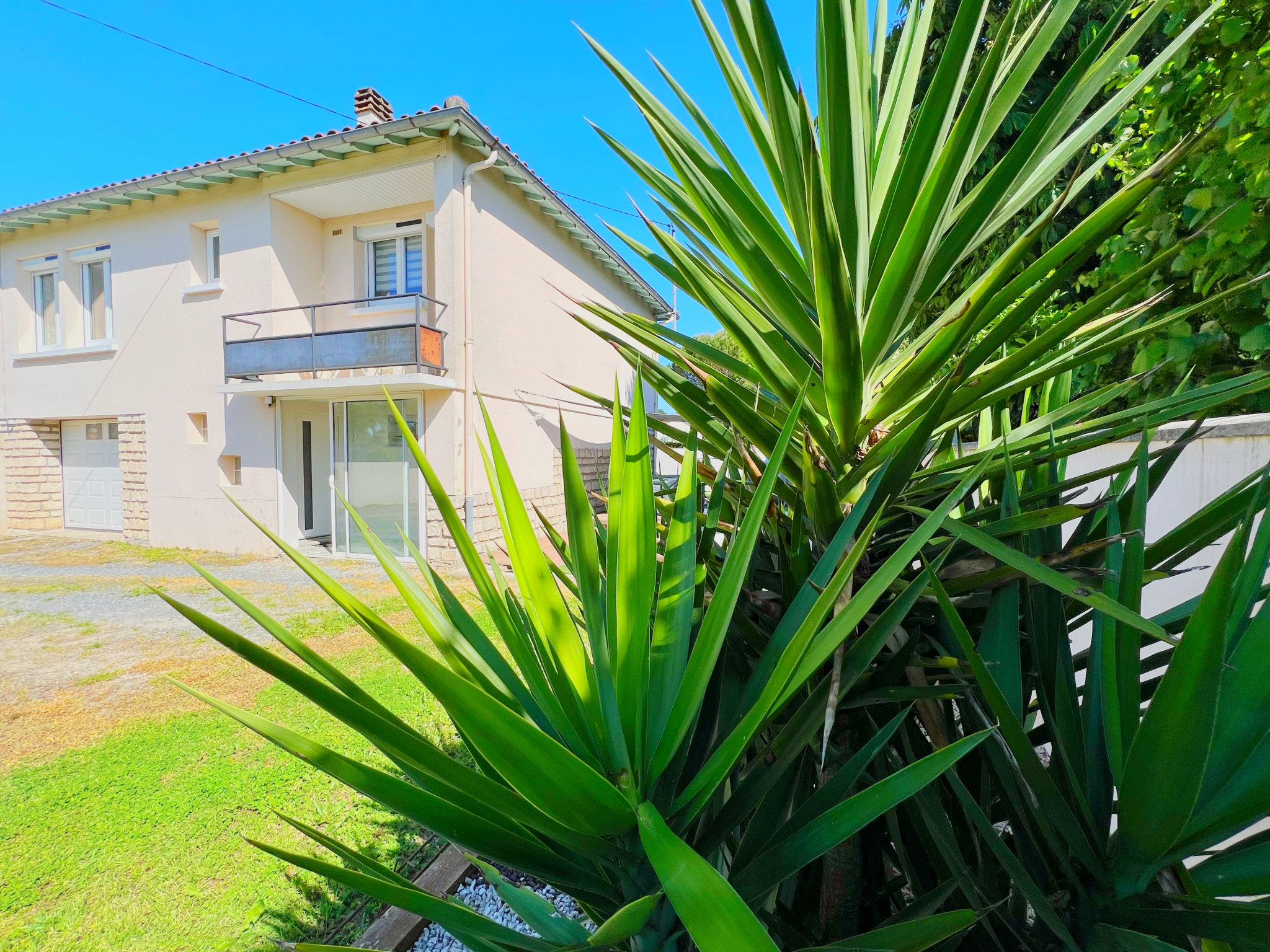 NIORT (Quartier Saint Florent) - MAISON T4 AVEC JARDIN ET GARAGE