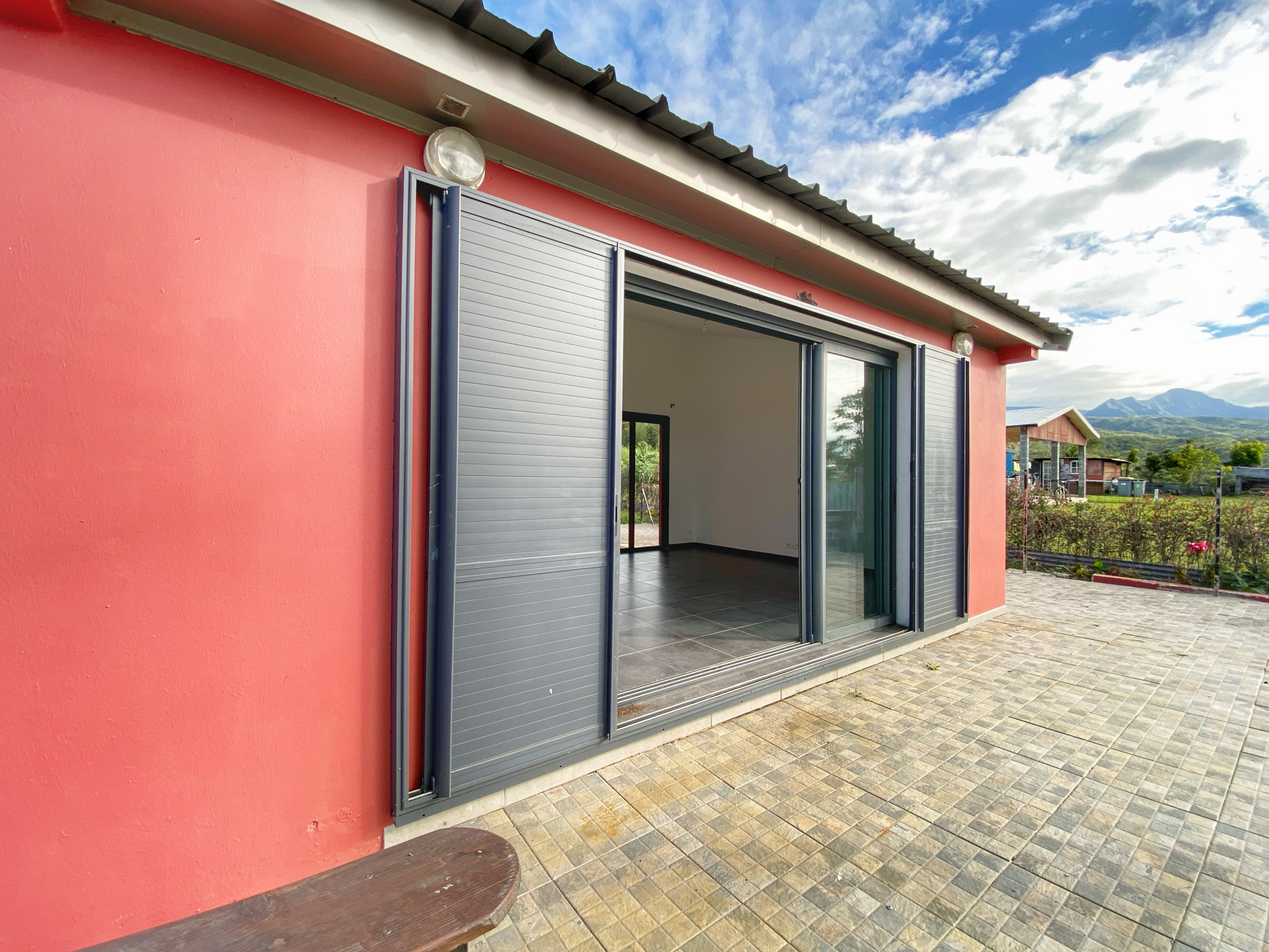 SAINT BENOIT - MAISON RÉCENTE (2015) T3 VUE DÉGAGÉE