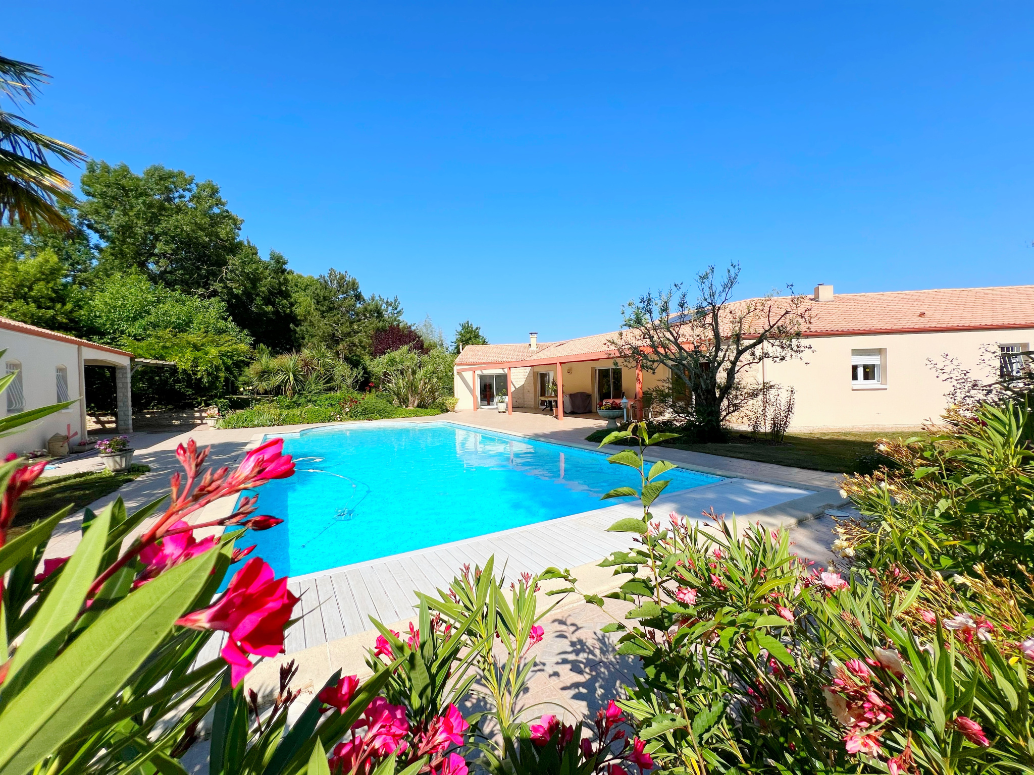 FORS - MAISON DE PLAIN-PIED T5 AVEC PISCINE - terrain divisible