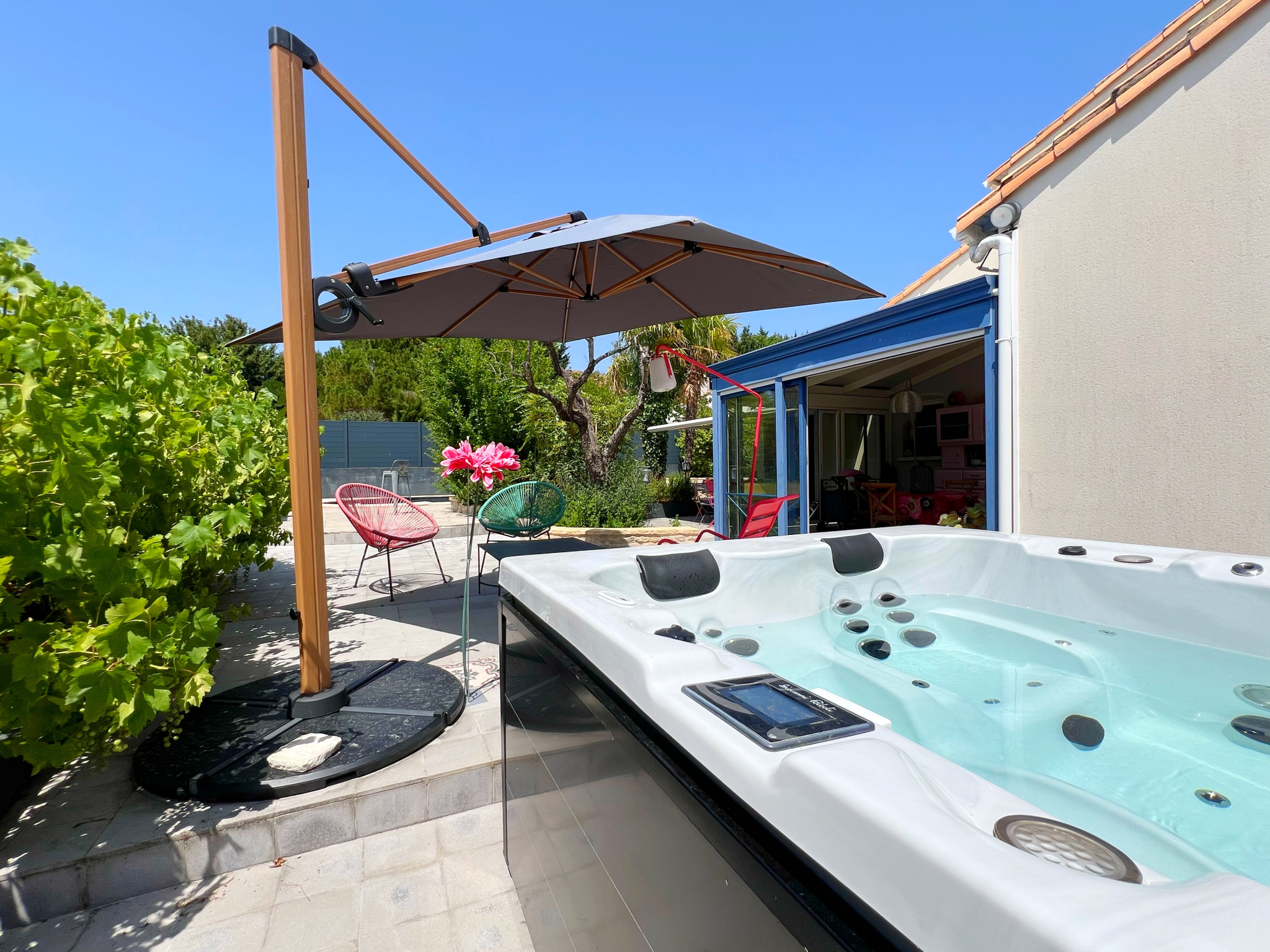 VOUILLÉ -  MAISON COUP DE COEUR 5 CHAMBRES AVEC PISCINE