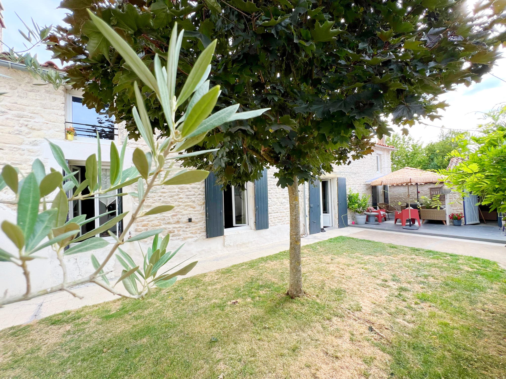 LA FOYE MONJAULT - Magnifique maison en pierre T7 - 5 chambres