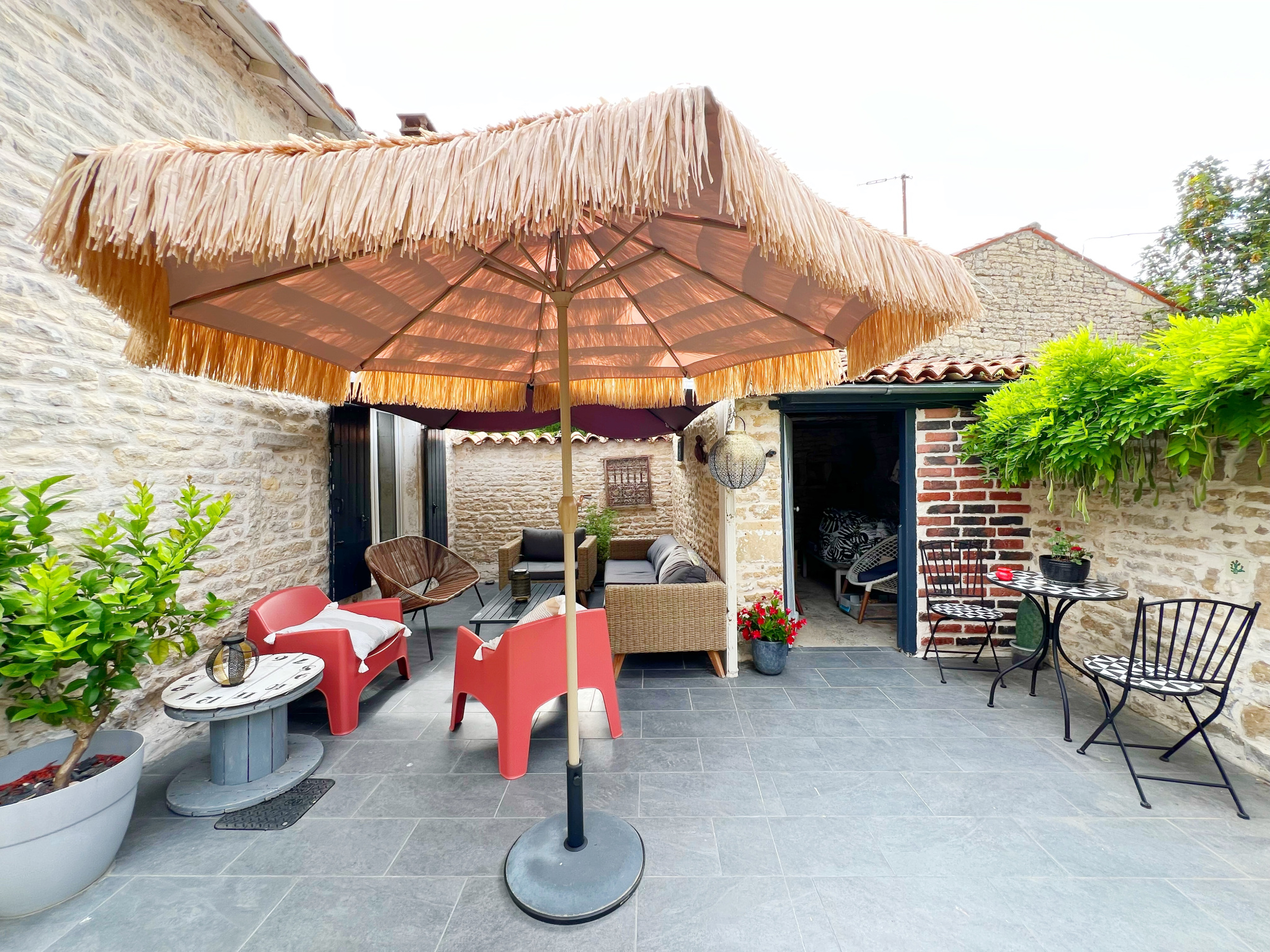 LA FOYE MONJAULT - Magnifique maison en pierre T7 - 5 chambres