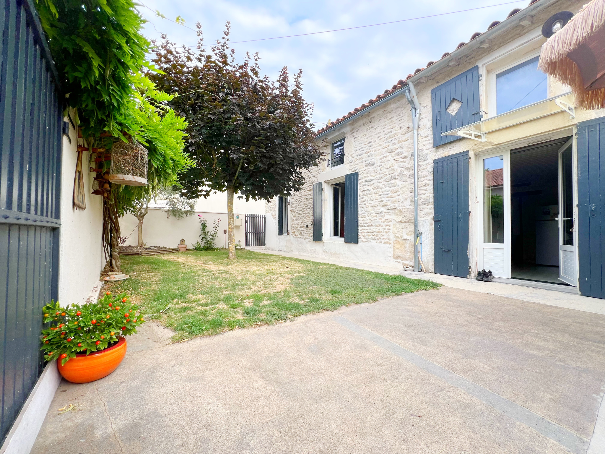 LA FOYE MONJAULT - Magnifique maison en pierre T7 - 5 chambres