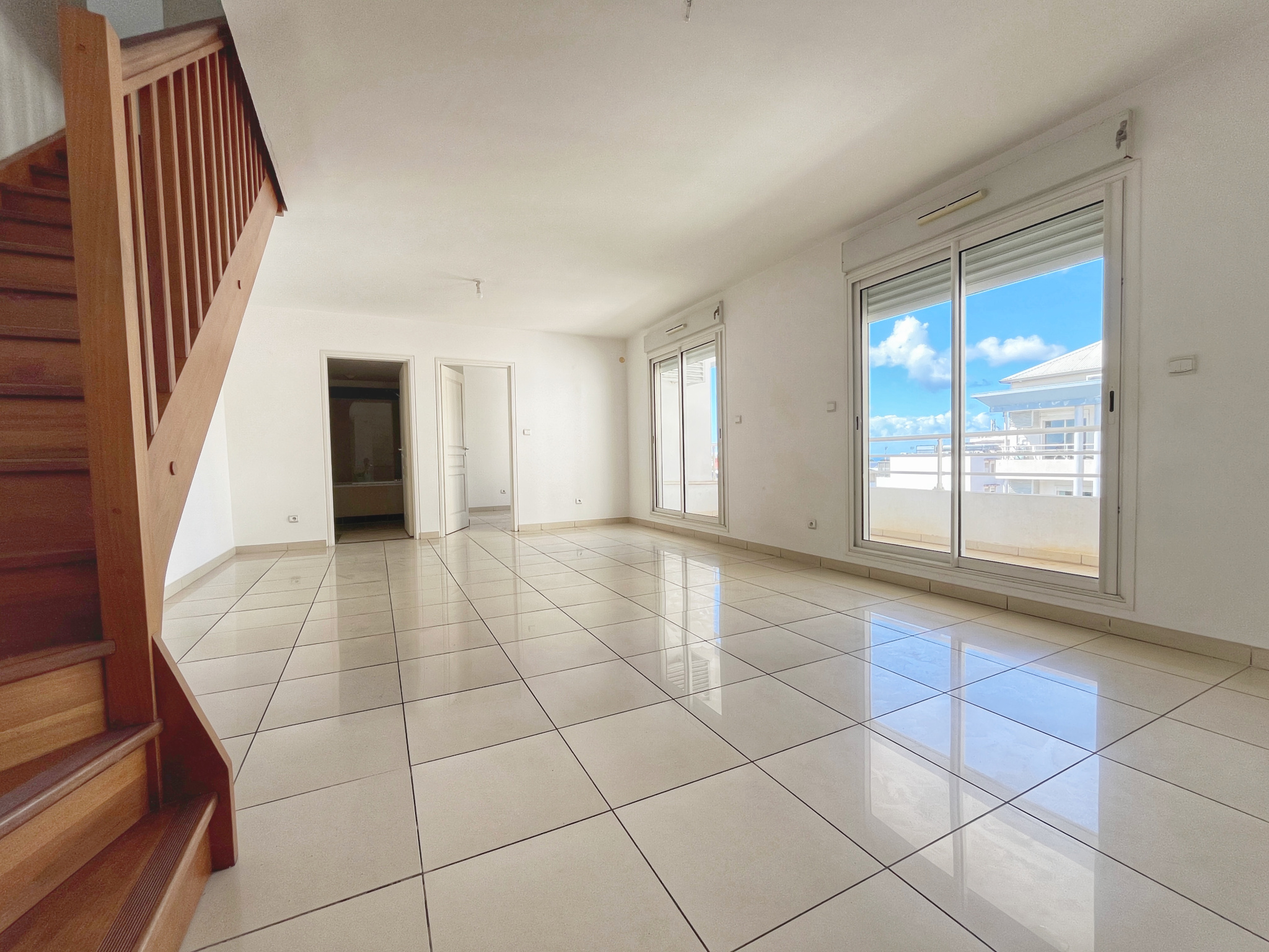 SAINT-DENIS (PROCHE CADJEE) T4 DUPLEX AU DERNIER ETAGE  - LIBRE