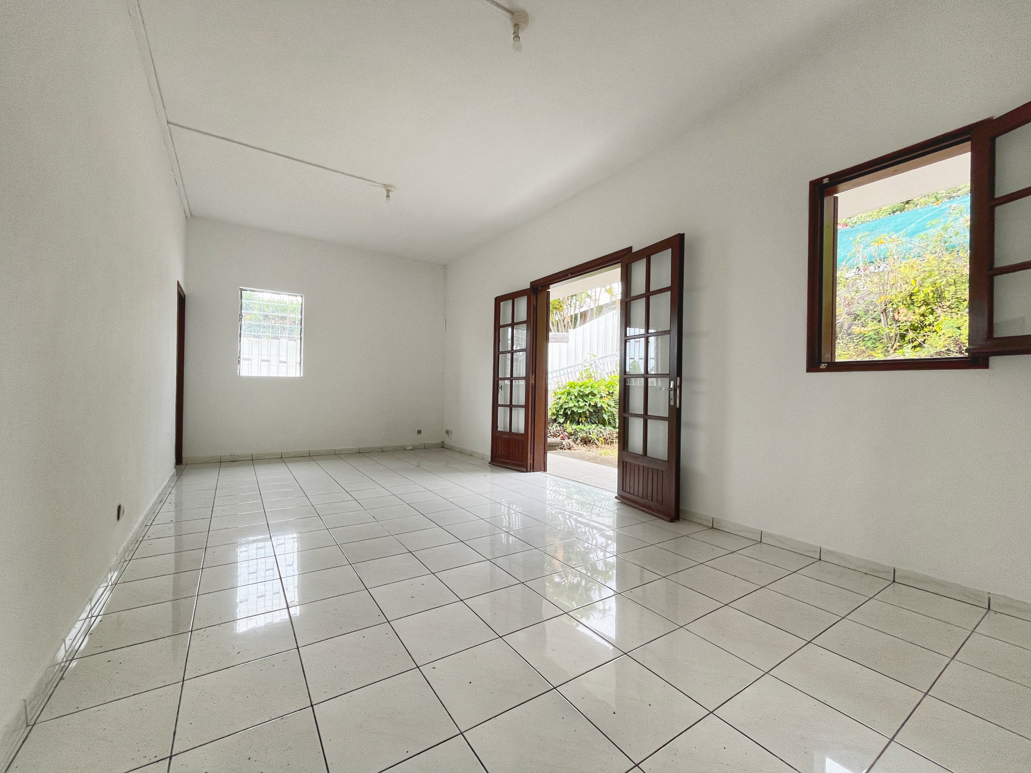 SAINTE MARIE (GRANDE MONTÉE) - MAISON T3 VUE MER ET MONTAGNE (TERRAIN 1 250m2)