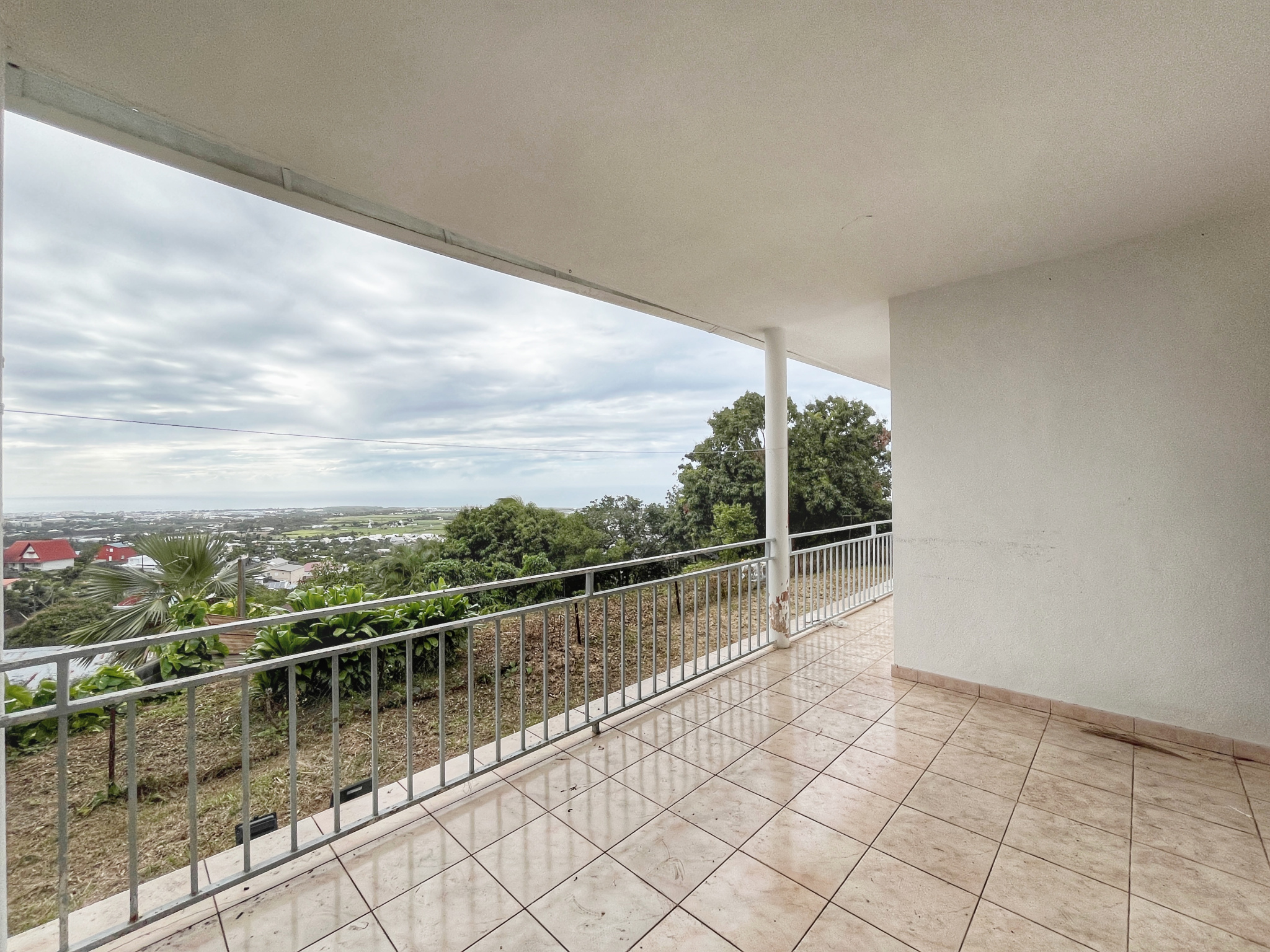 SAINTE MARIE (GRANDE MONTÉE) - MAISON T3 VUE MER ET MONTAGNE (TERRAIN 1 250m2)