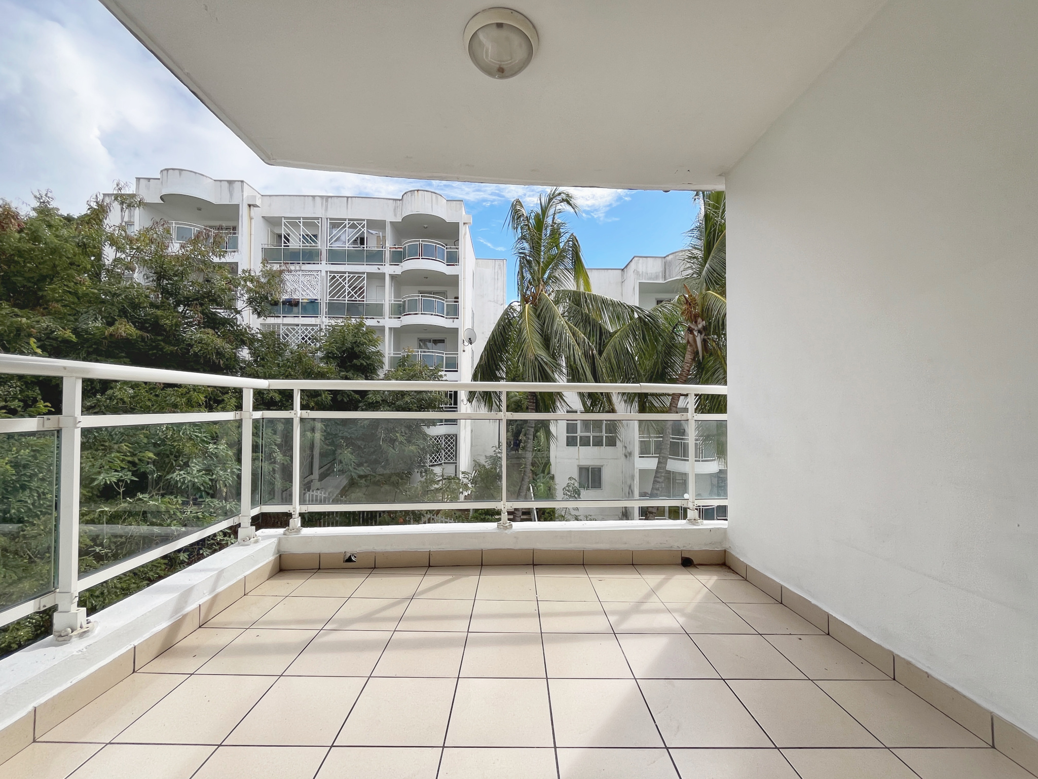 SAINTE CLOTILDE (MOUFIA) - APPARTEMENT T3 LIBRE