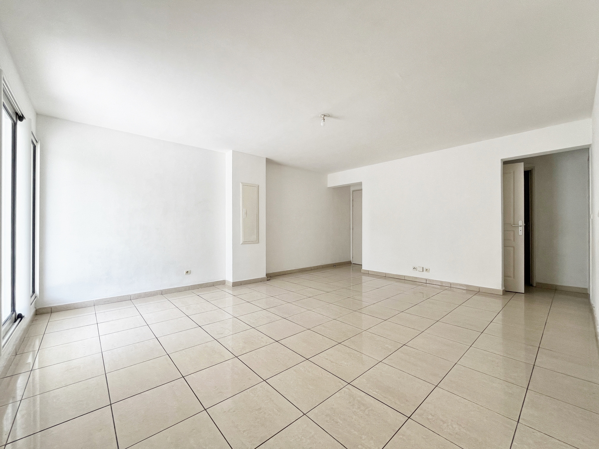 SAINTE CLOTILDE (MOUFIA) - APPARTEMENT T3 LIBRE