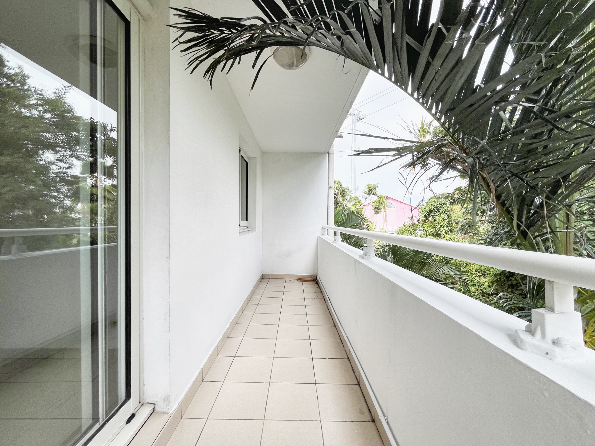 SAINTE CLOTILDE (MOUFIA) - APPARTEMENT T3 LIBRE