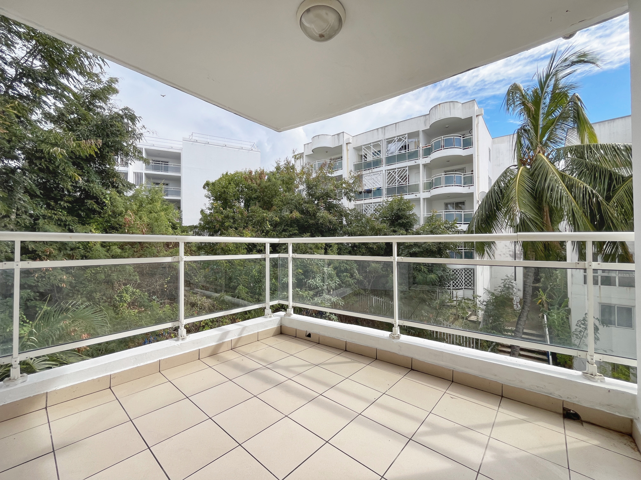 SAINTE CLOTILDE (MOUFIA) - APPARTEMENT T3 LIBRE