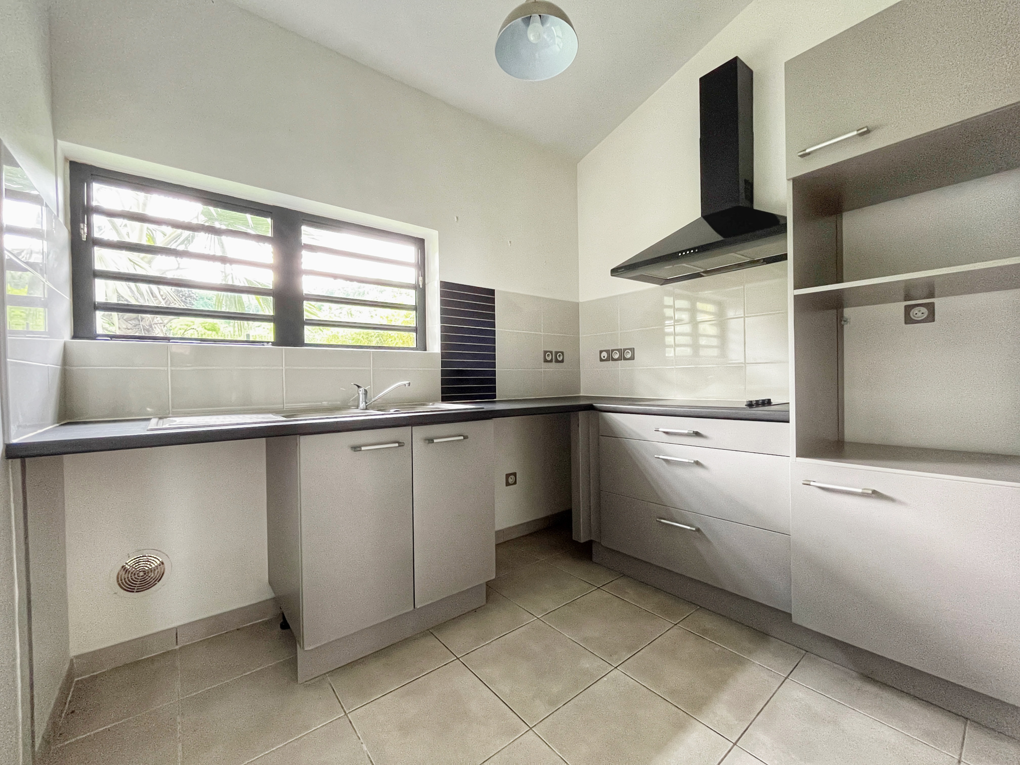 SAINTE-MARIE (BEAUSEJOUR) - LIBRE - T3 AVEC JARDIN ET 2 PARKINGS