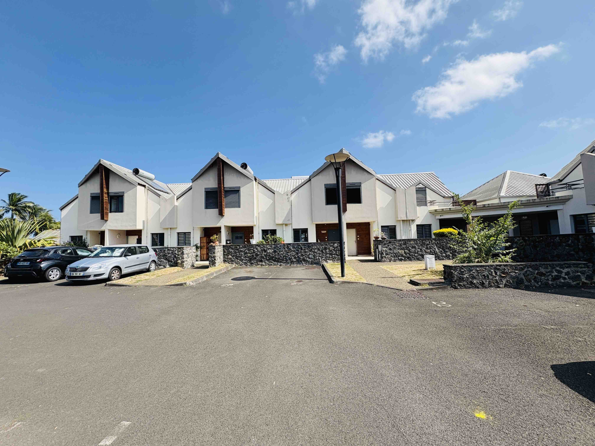 SAINT GILLES LES HAUTS - MAISON T3 AVEC PISCINE COLLECTIVE