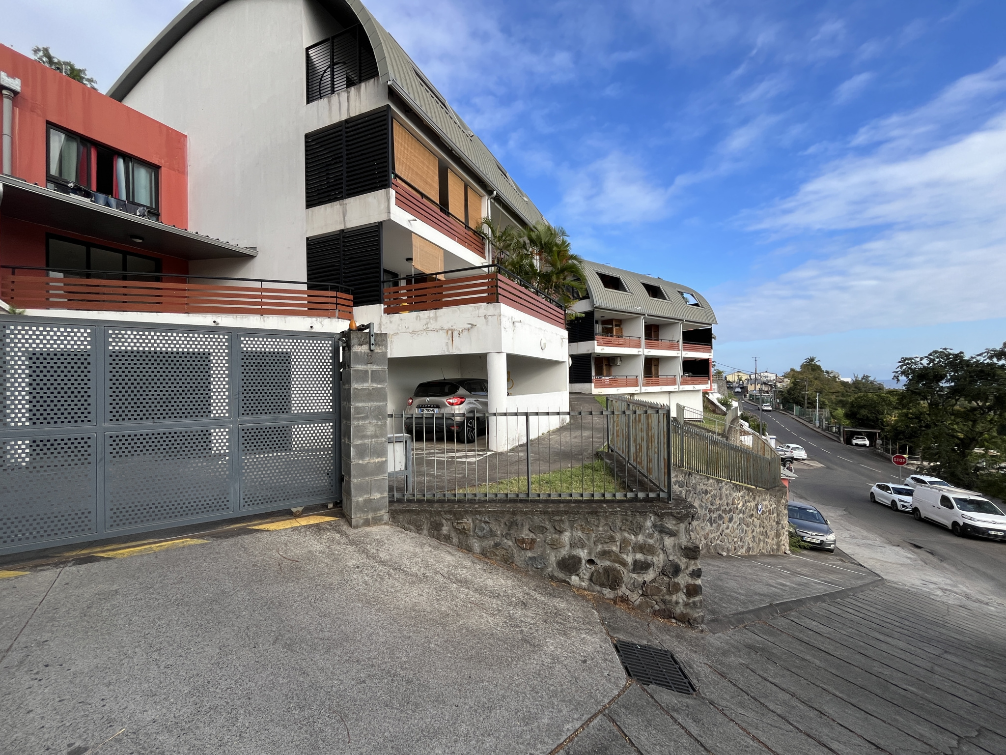 SAINT-DENIS (DOMENJOD) - APPARTEMENT T2 LOUÉ - VUE MER