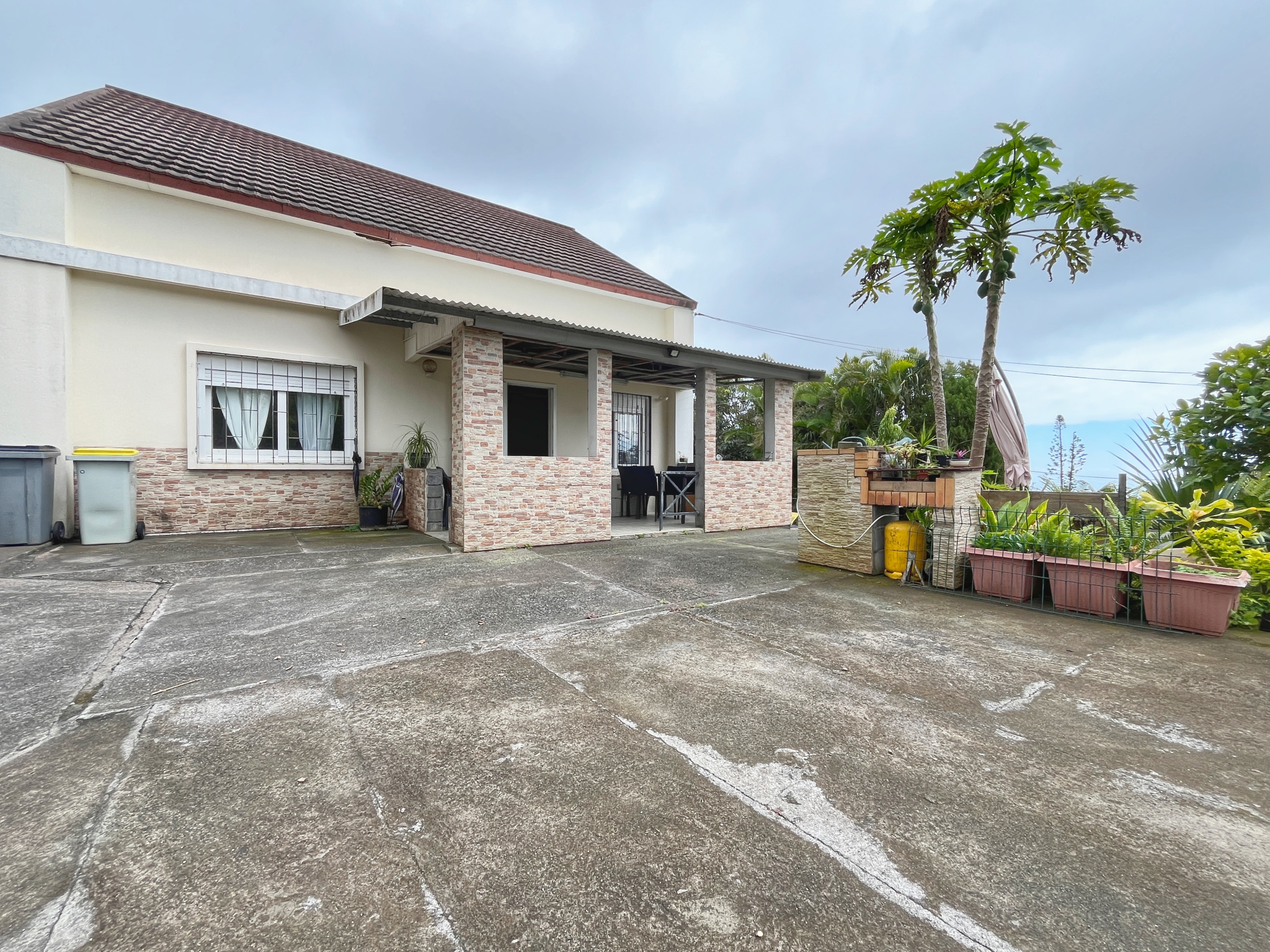 ST DENIS (BELLEPIERRE/BRULE) - MAISON T4