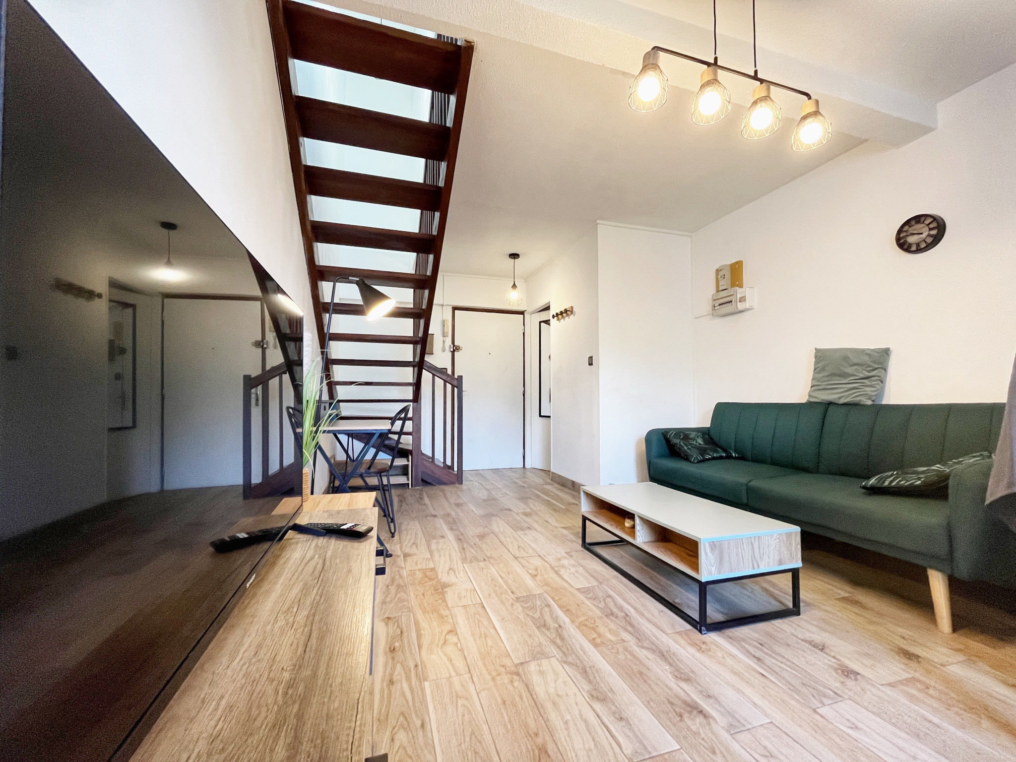 SAINT DENIS (CENTRE VILLE) - T2 MEUBLÉ RUE MONSEIGNEUR DE BEAUMONT