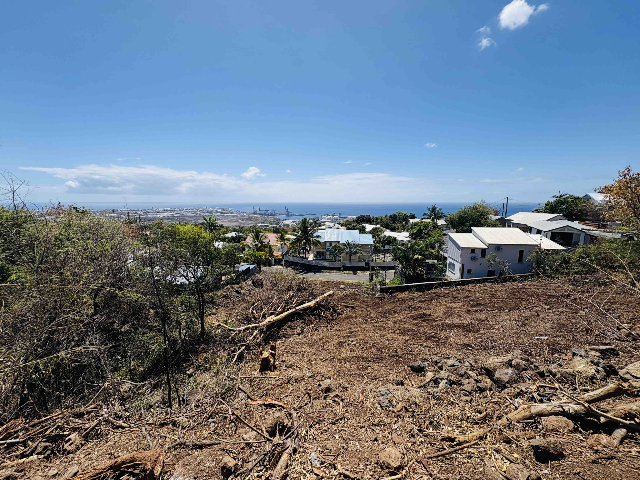 LA POSSESSION (BOEUF MORT) -  5 LOTS DE TERRAIN À BÂTIR AVEC VUE MER