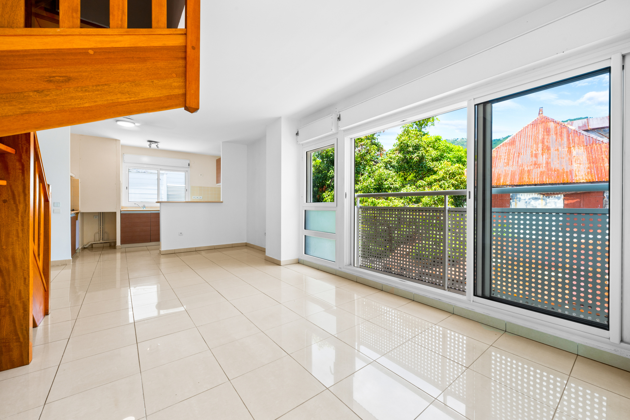 ST DENIS (BAS DE LA RIVIERE) - APPARTEMENT T3/4 EN DUPLEX