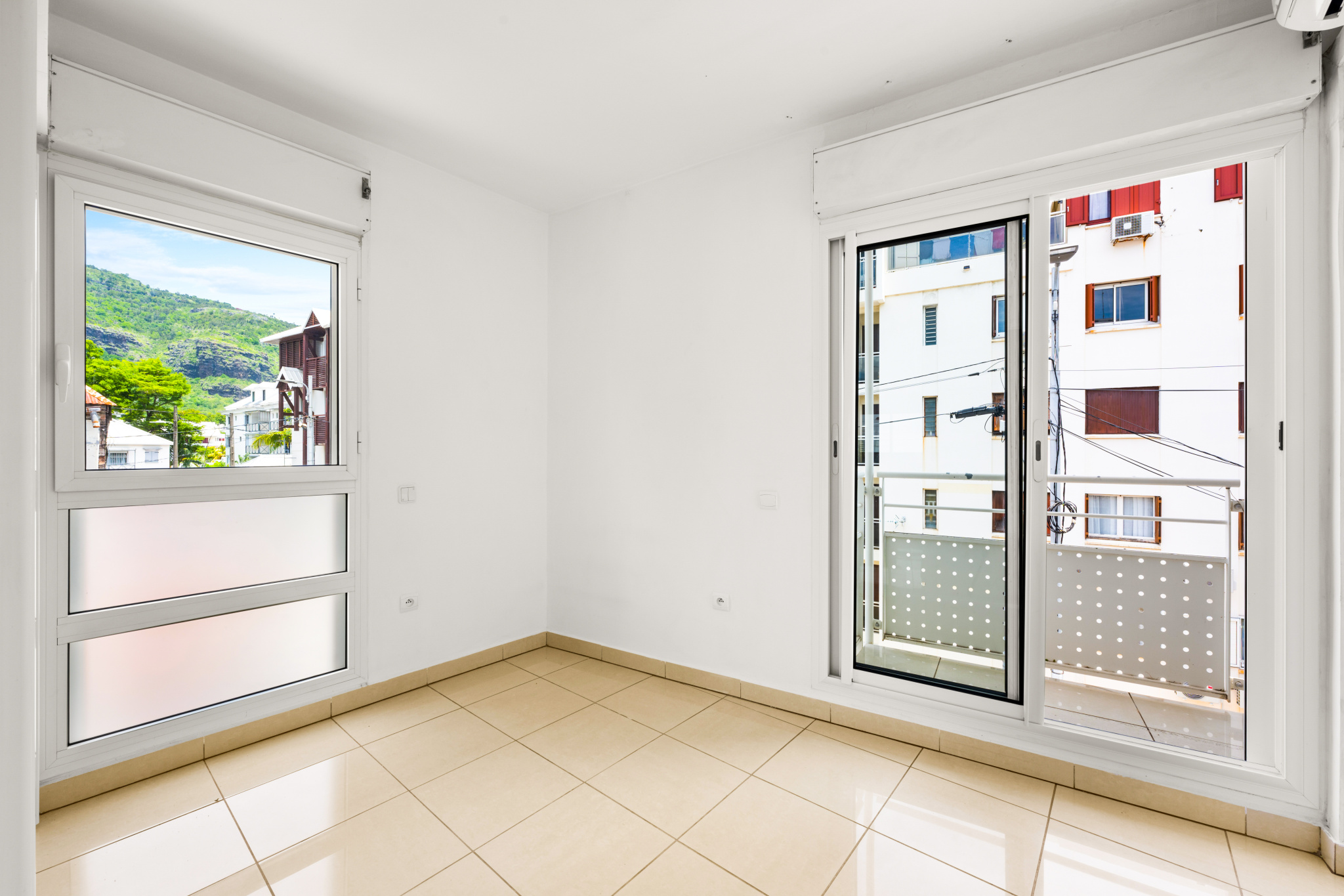 ST DENIS (BAS DE LA RIVIERE) - APPARTEMENT T3/4 EN DUPLEX