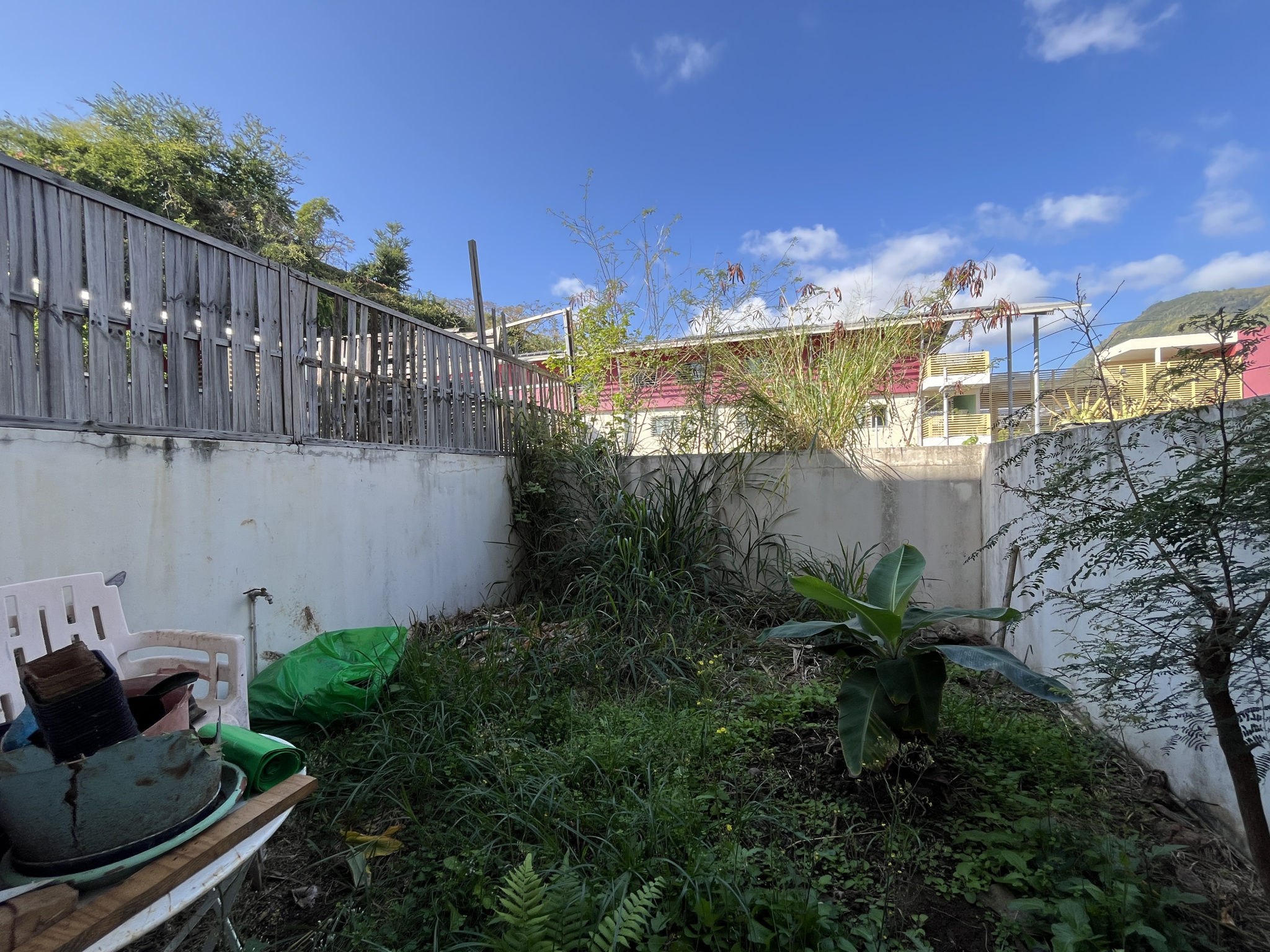 SAINT DENIS (Résidence LES MARQUISES) - T2 avec jardin loué 690€CC