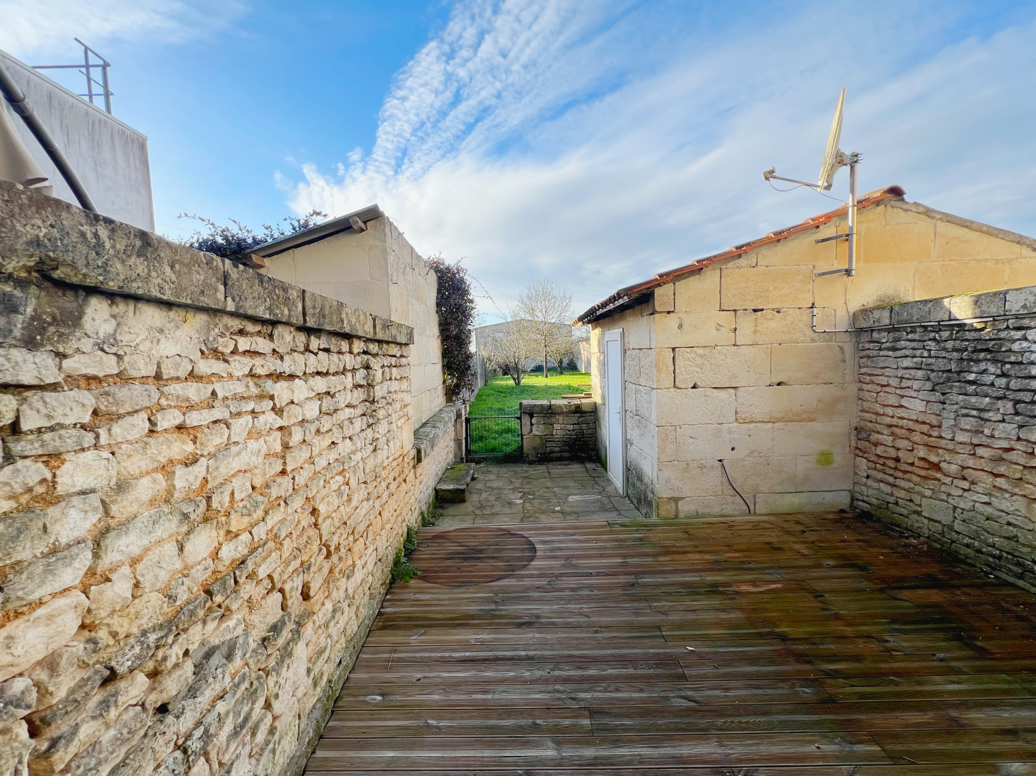 NIORT (CENTRE VILLE) - MAISON T3 AVEC JARDIN