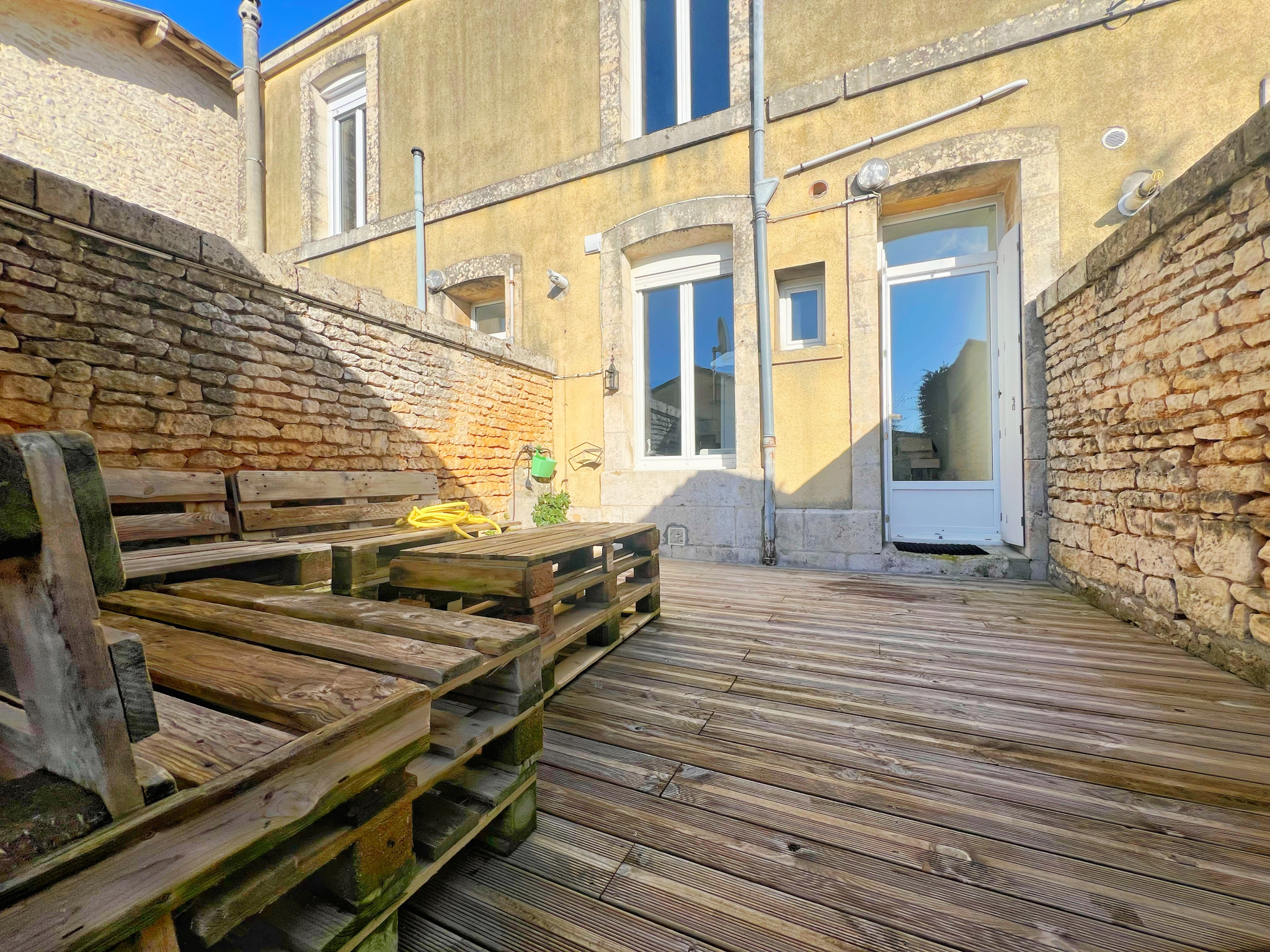 NIORT (CENTRE VILLE) - MAISON T3 AVEC JARDIN