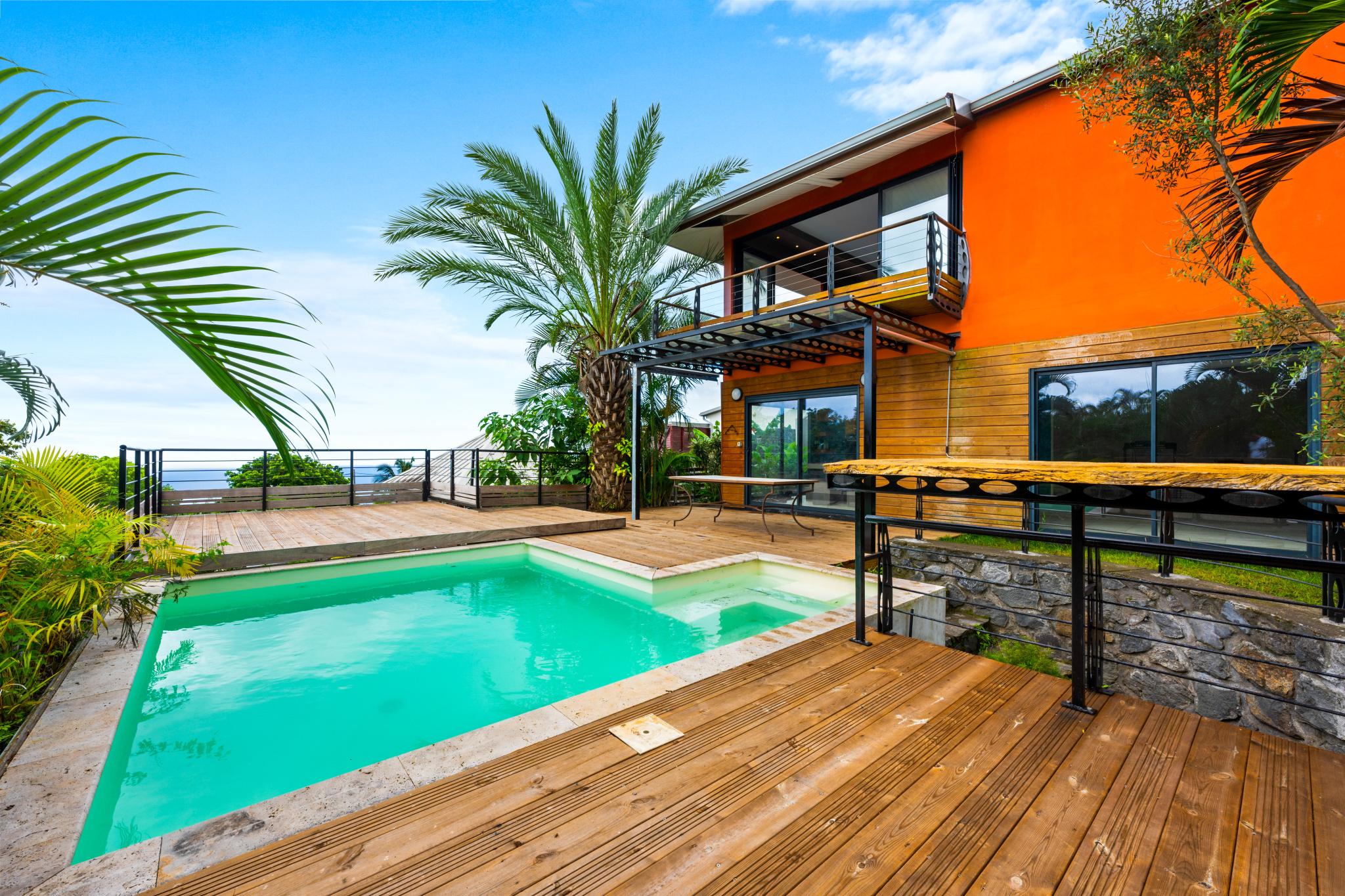 LA POSSESSION (RAVINE A MALHEUR) - EXCLUSIVITE VILLA  241 m2 AVEC PISCINE ET VUE MER