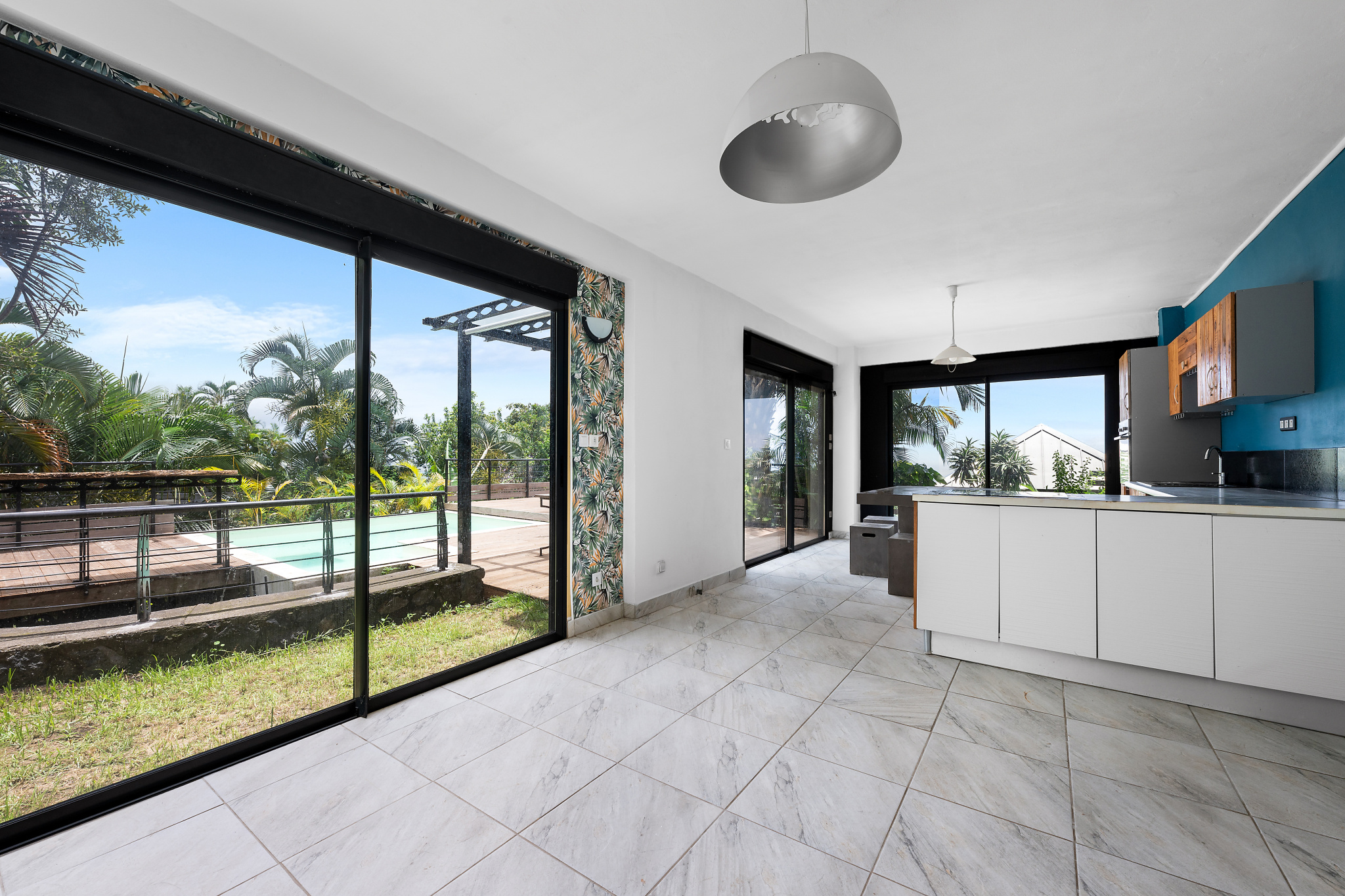 LA POSSESSION (RAVINE A MALHEUR) - EXCLUSIVITE VILLA  241 m2 AVEC PISCINE ET VUE MER