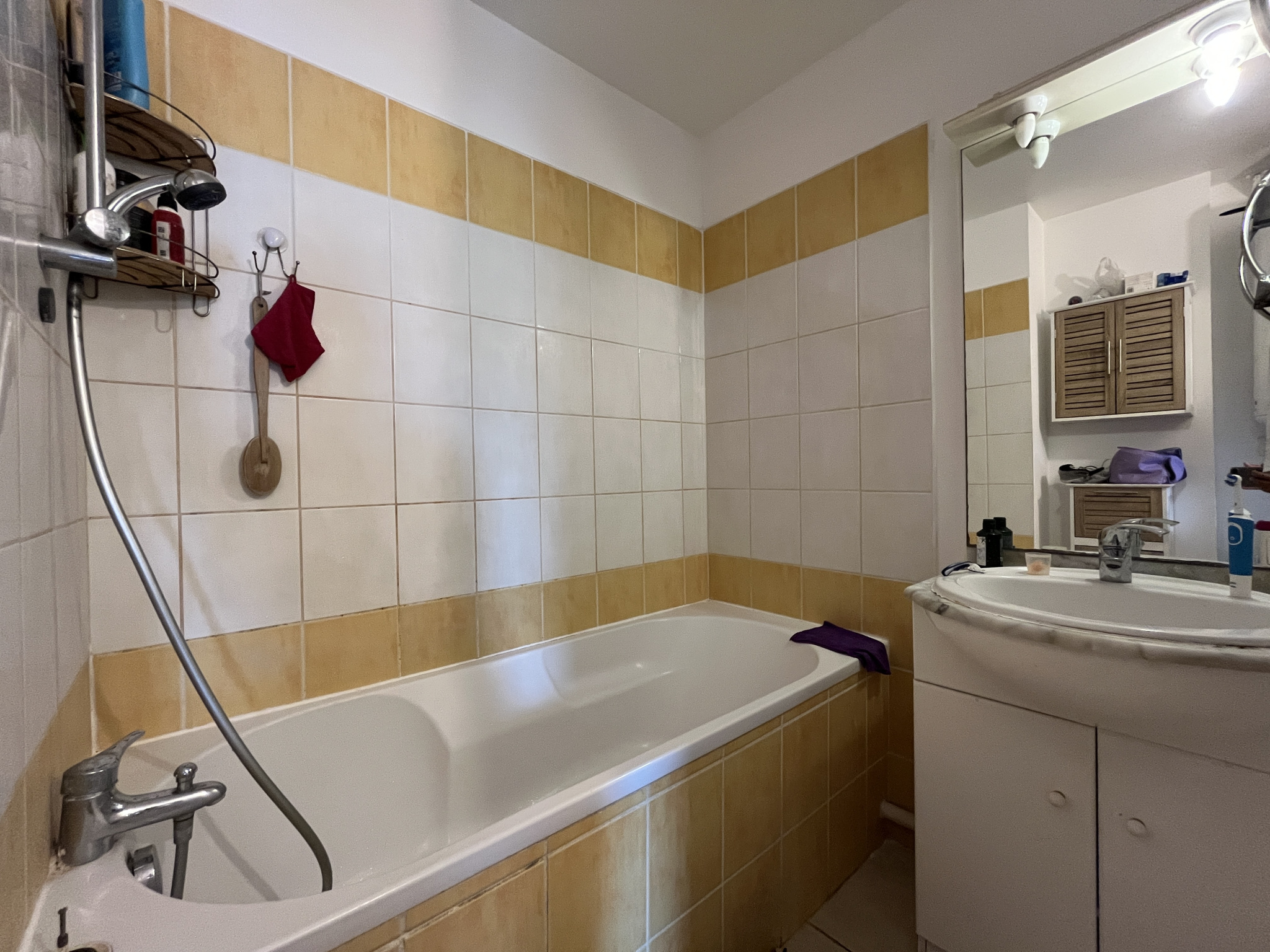 SAINTE CLOTILDE - GRAND STUDIO LOUÉ