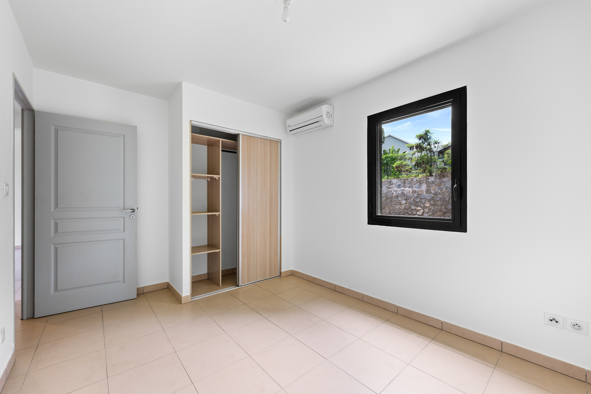 ST DENIS (BAS DE LA BRETAGNE) - APPARTEMENT LIBRE T3 - Résidence TEC TEC - BOX 2 Véhicules